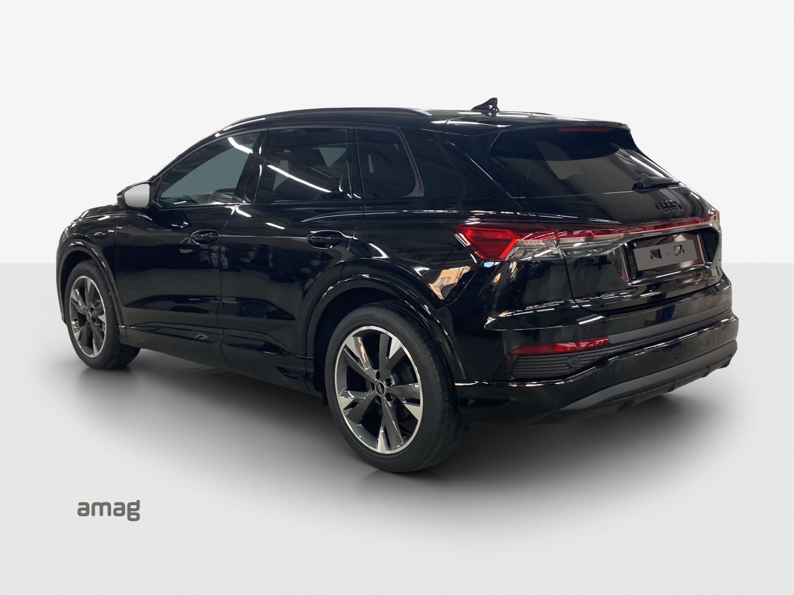 AUDI Q4 e-tron 45 Attraction quattro-image-2
