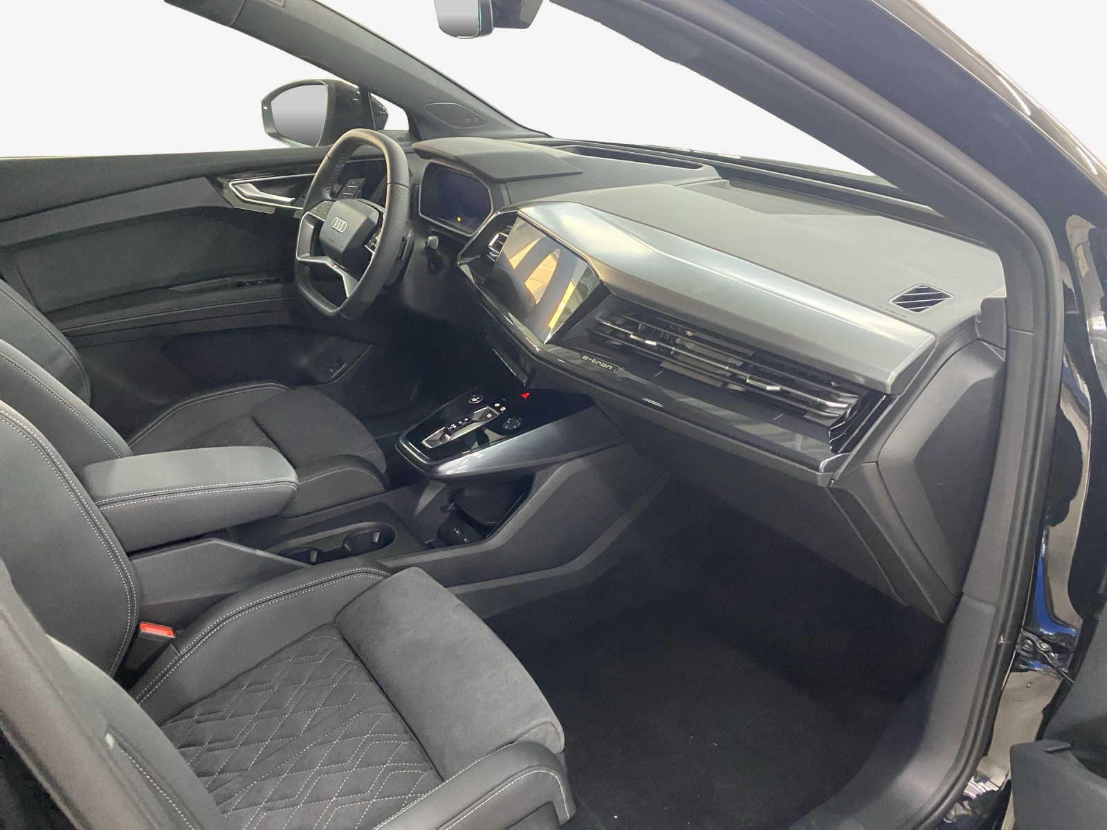 AUDI Q4 e-tron 45 Attraction quattro-image-13