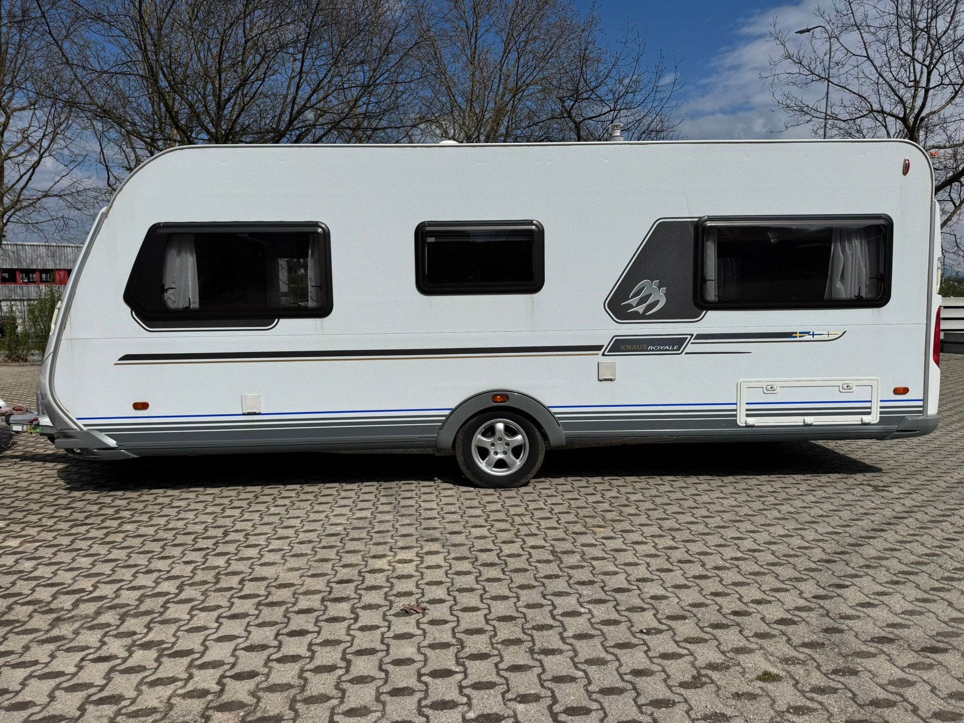 KNAUS Royale 580 Kajüte Stockbett - Tempo 100 -Top Zustand-image-1