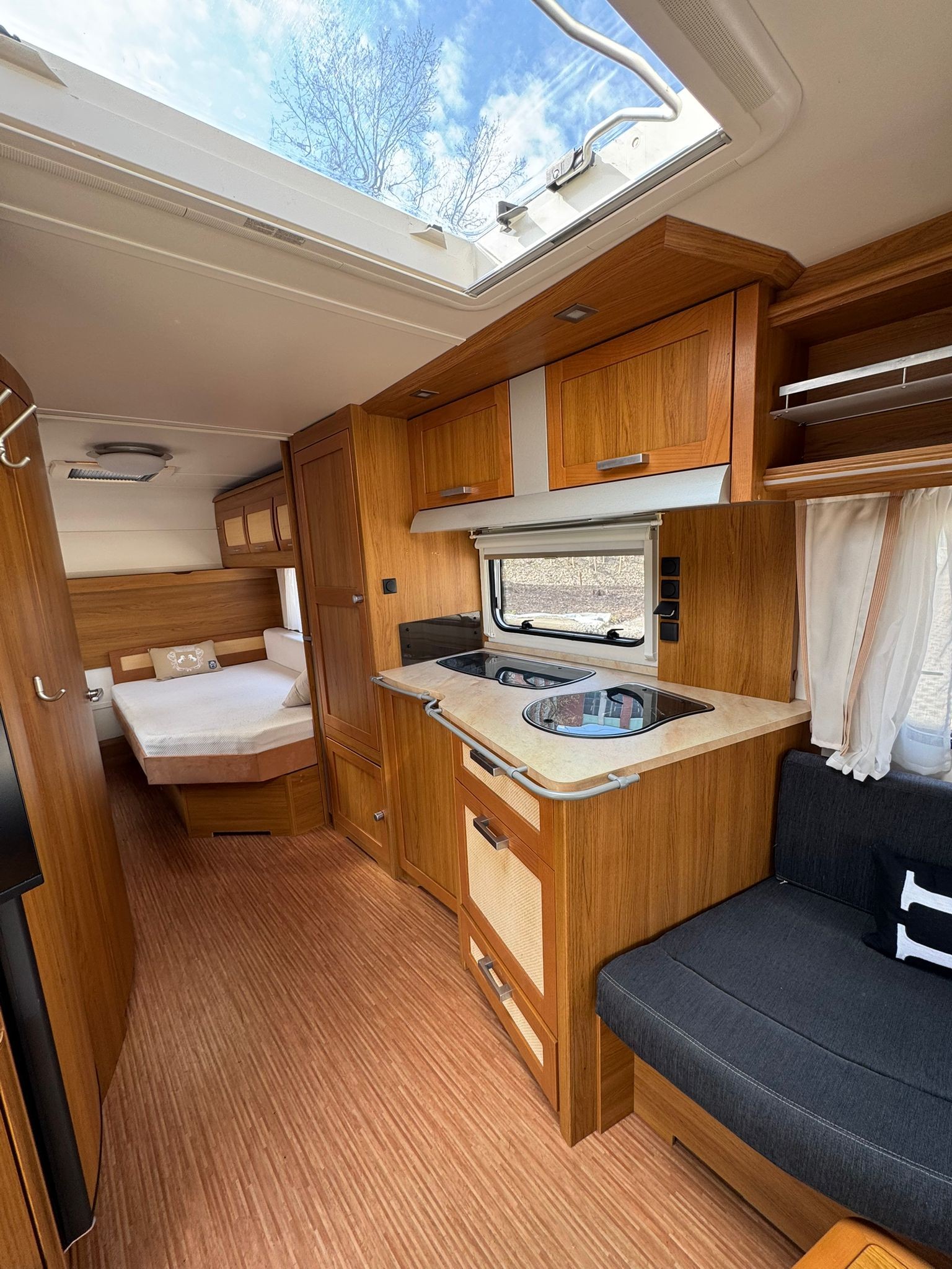 KNAUS Royale 580 Kajüte Stockbett - Tempo 100 -Top Zustand-image-12