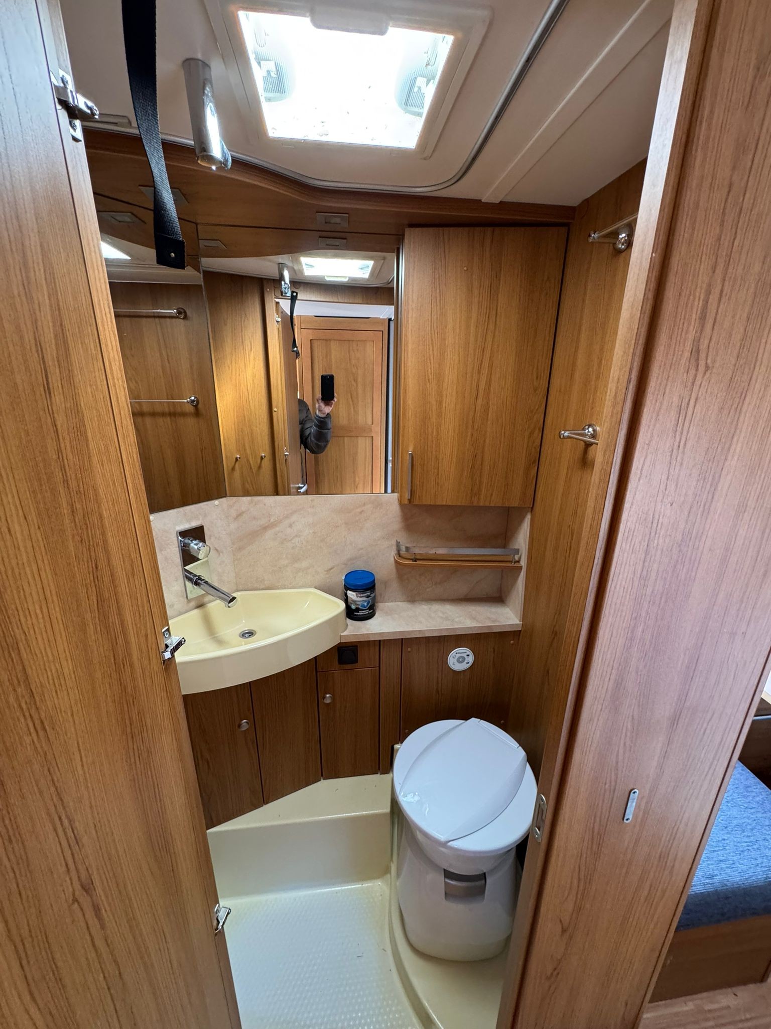 KNAUS Royale 580 Kajüte Stockbett - Tempo 100 -Top Zustand-image-14