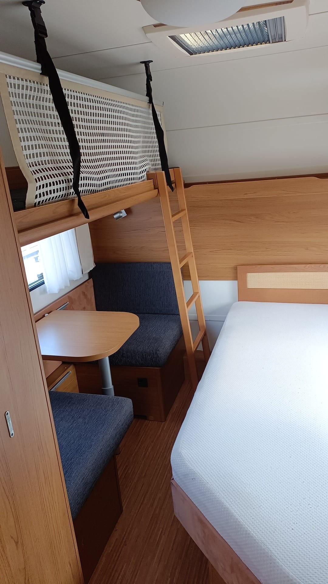 KNAUS Royale 580 Kajüte Stockbett - Tempo 100 -Top Zustand-image-10