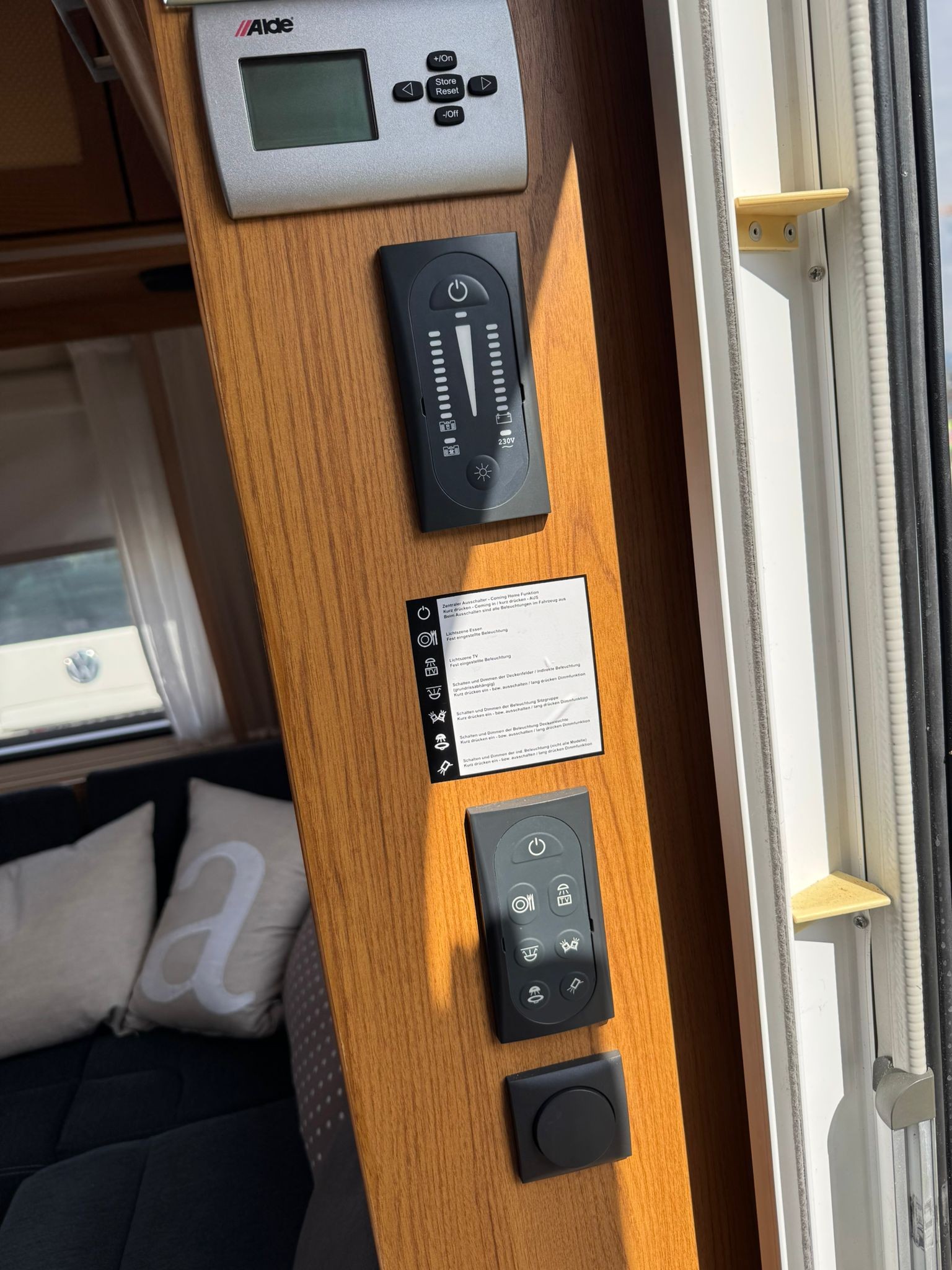 KNAUS Royale 580 Kajüte Stockbett - Tempo 100 -Top Zustand-image-13