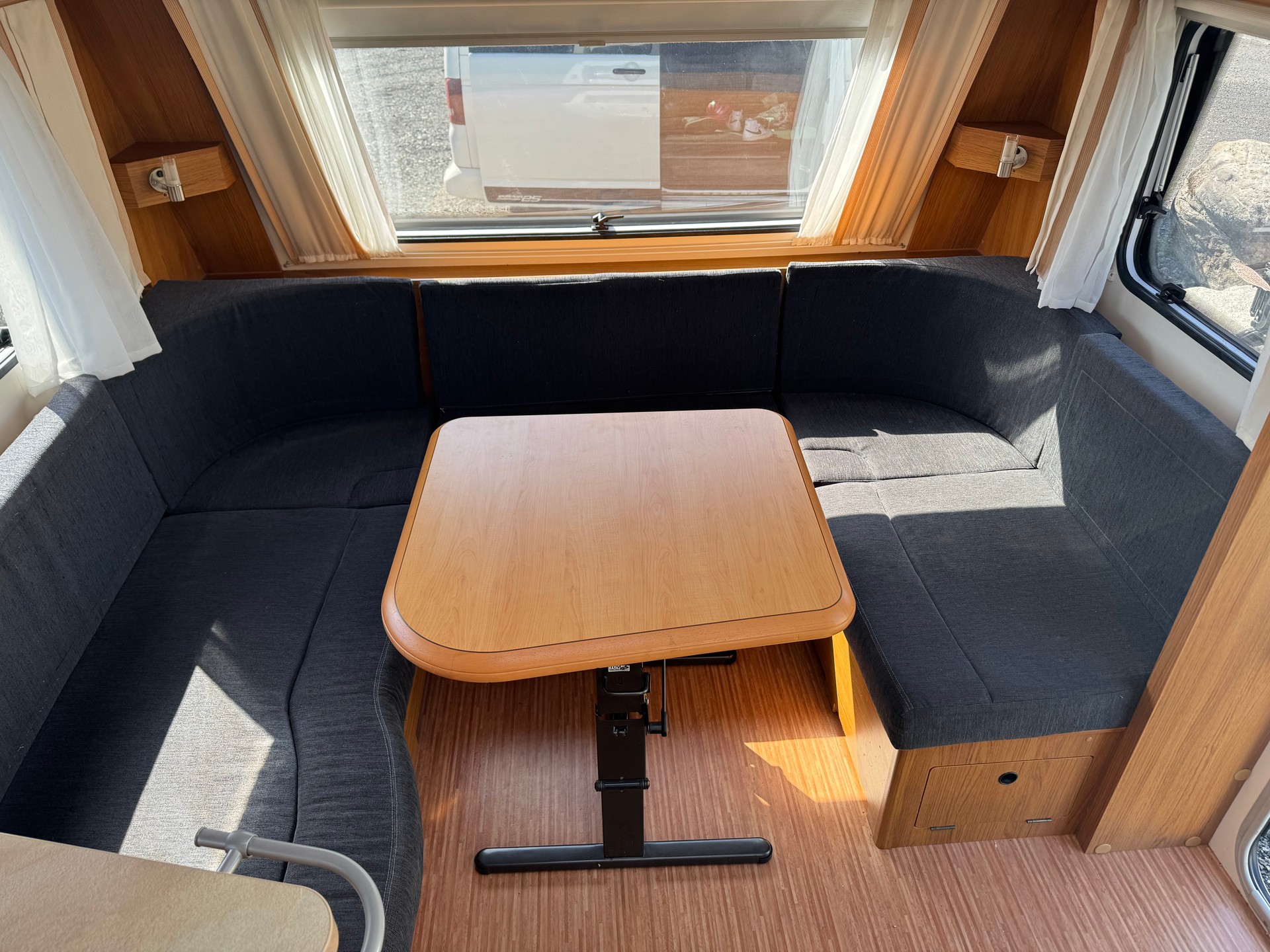 KNAUS Royale 580 Kajüte Stockbett - Tempo 100 -Top Zustand-image-8