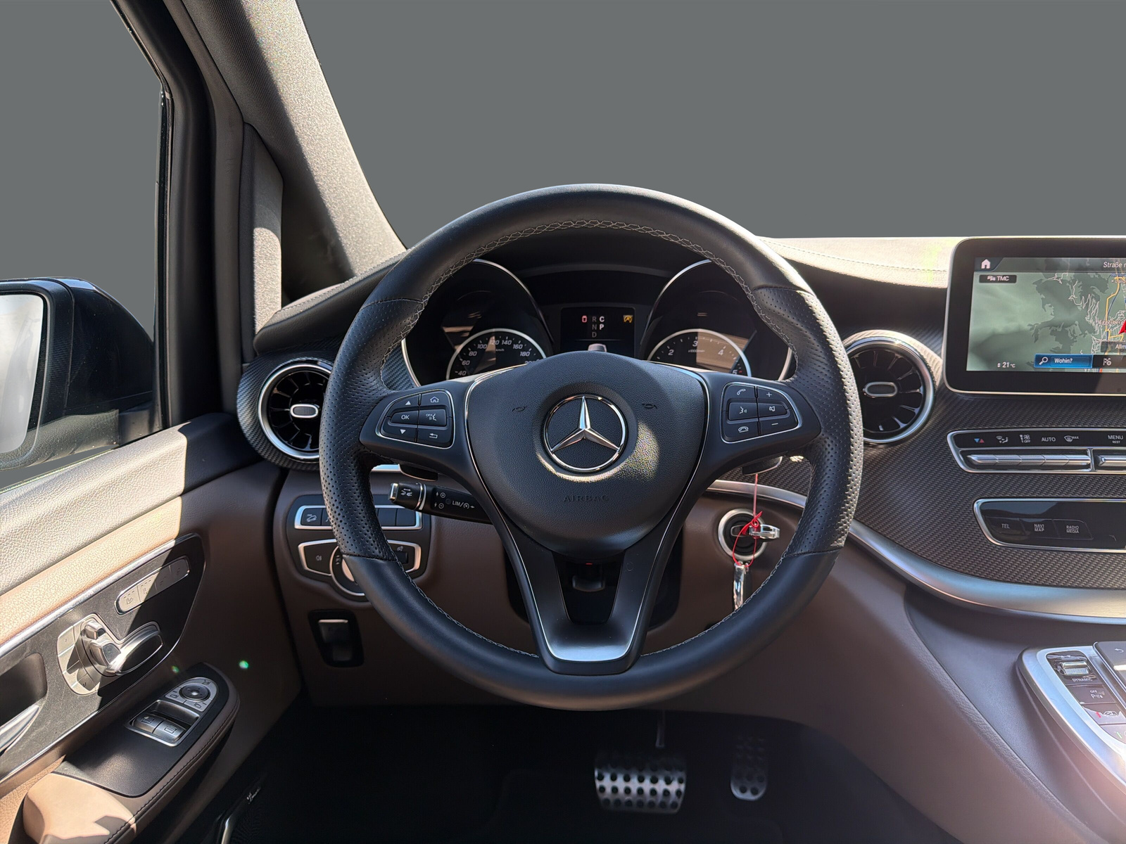 MERCEDES-BENZ V 300 d Swiss Edition AMG-Line L 4M-image-9