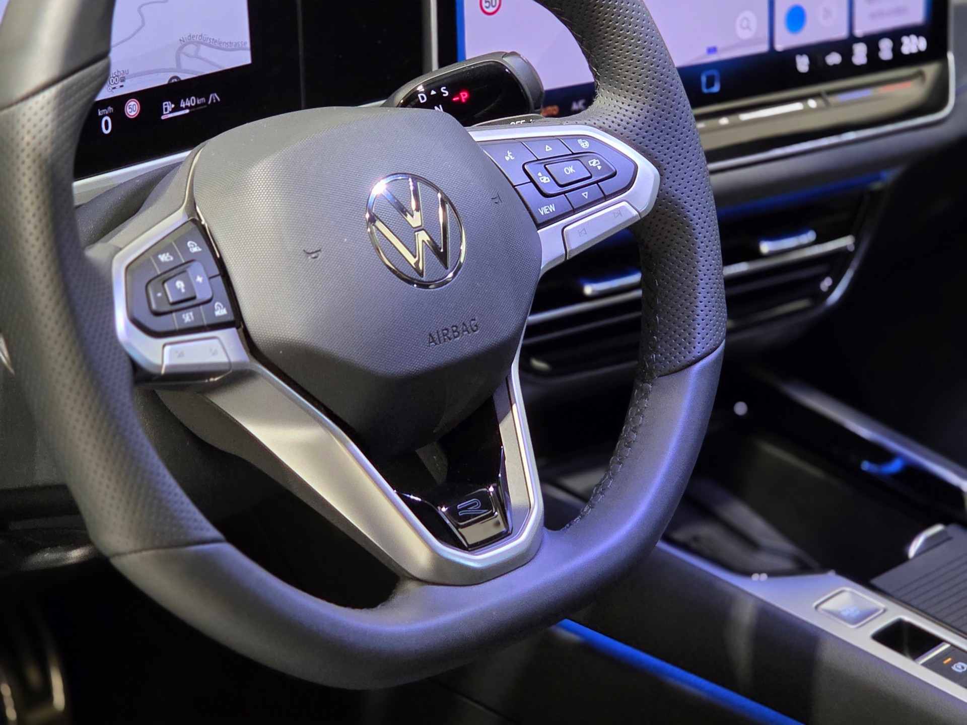 VW Passat Variant 2.0 TSI R-Line Signature Black Style 4 Motion DSG-image-7