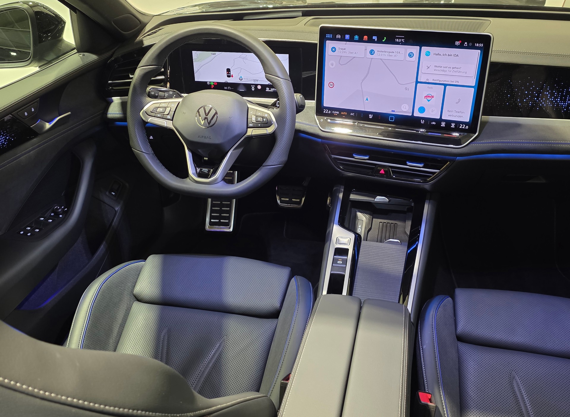 VW Passat Variant 2.0 TSI R-Line Signature Black Style 4 Motion DSG-image-5