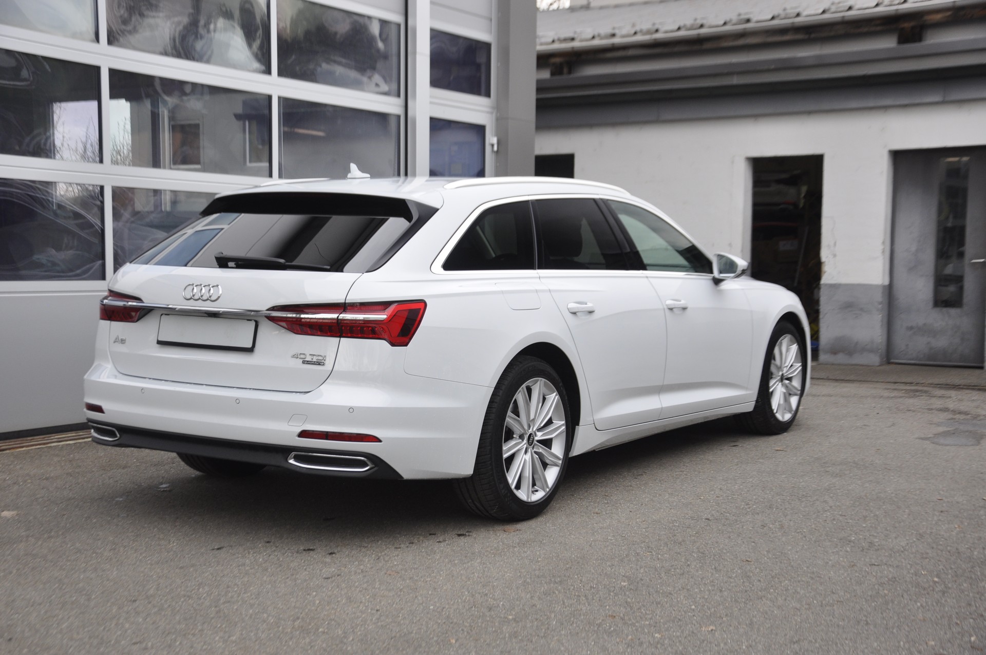 AUDI A6 Avant 40 TDI quattro S-tronic I Anhängerkupplung-image-3