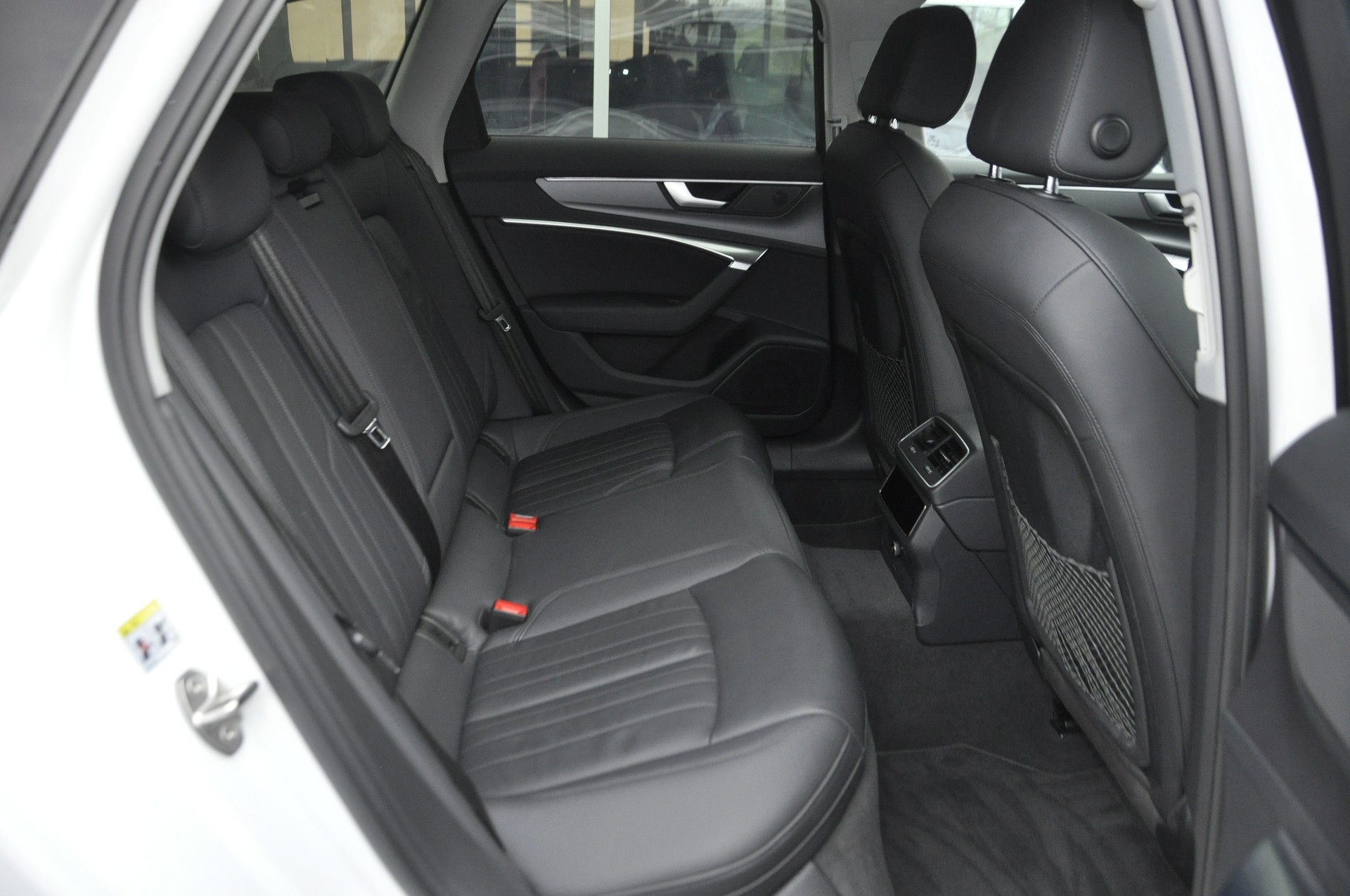 AUDI A6 Avant 40 TDI quattro S-tronic I Anhängerkupplung-image-9