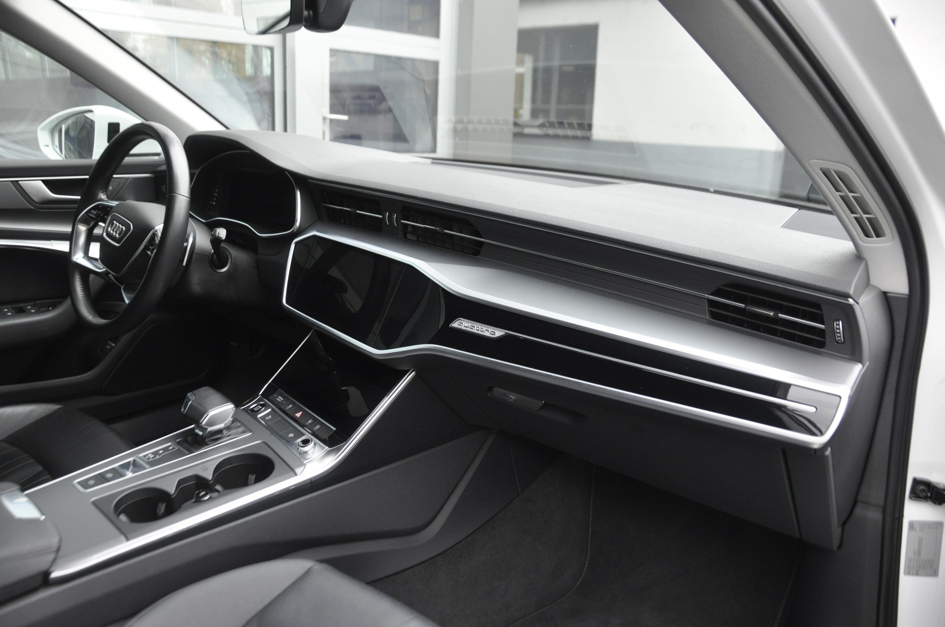 AUDI A6 Avant 40 TDI quattro S-tronic I Anhängerkupplung-image-8