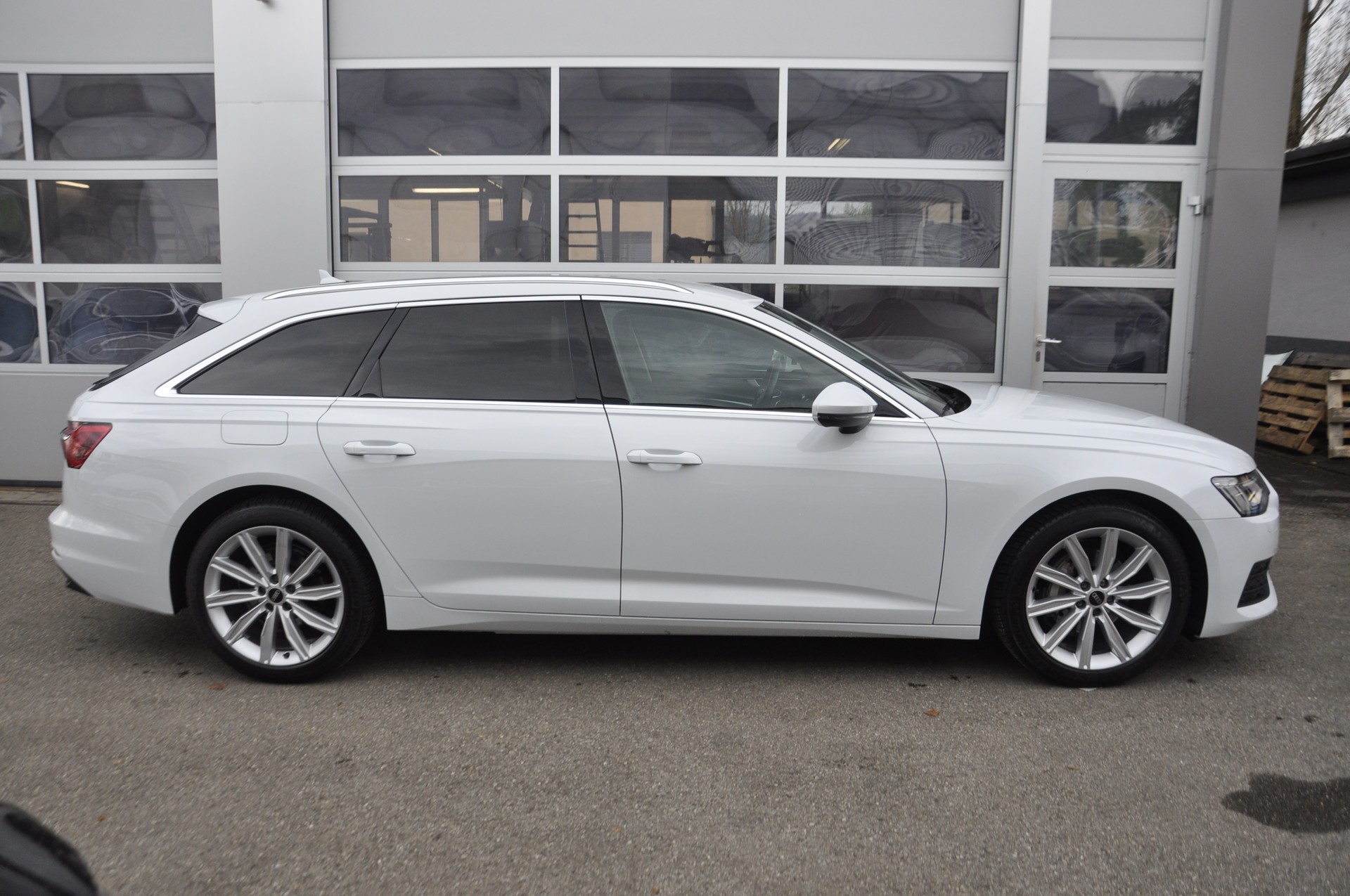 AUDI A6 Avant 40 TDI quattro S-tronic I Anhängerkupplung-image-1