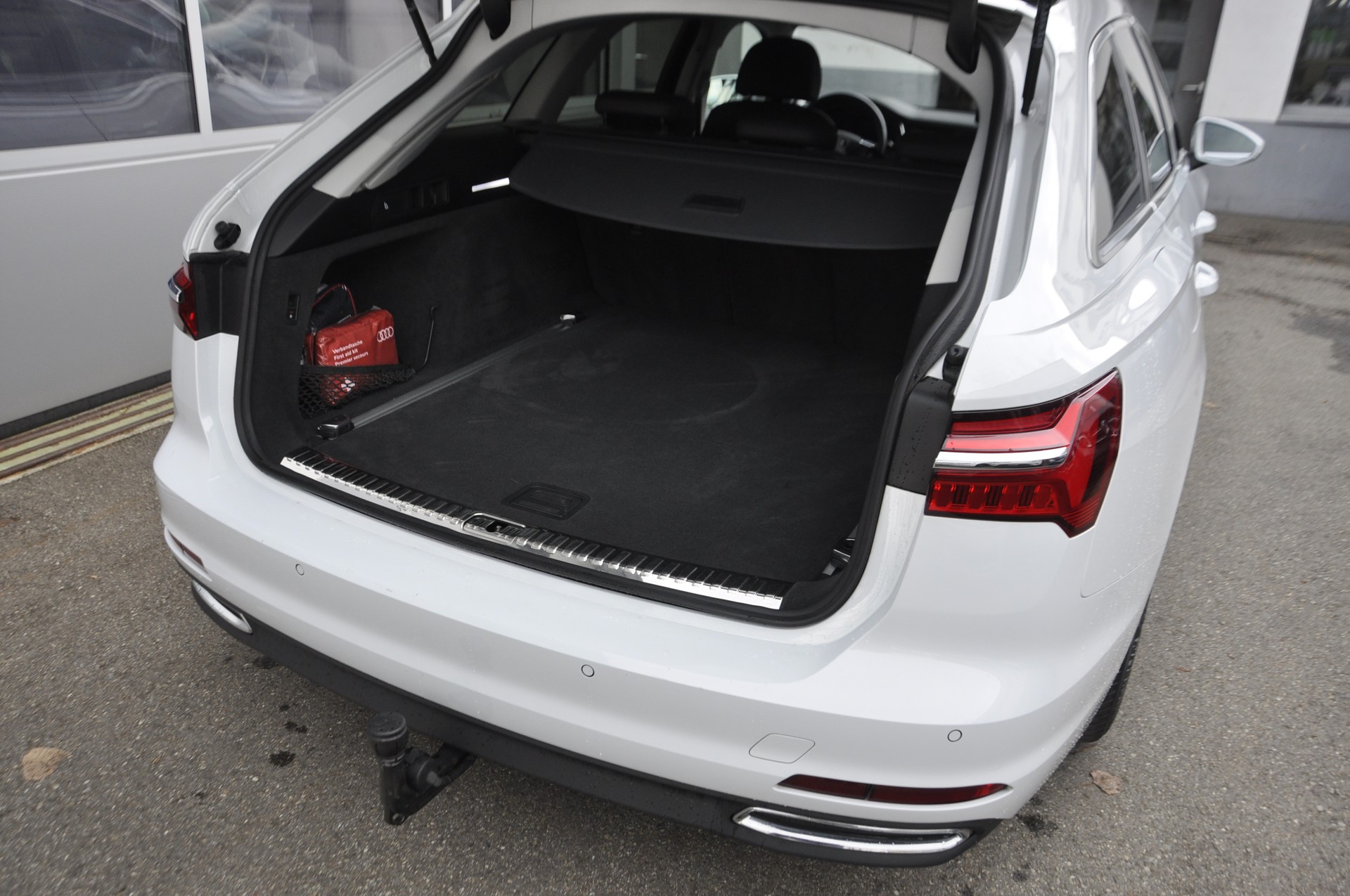 AUDI A6 Avant 40 TDI quattro S-tronic I Anhängerkupplung-image-13