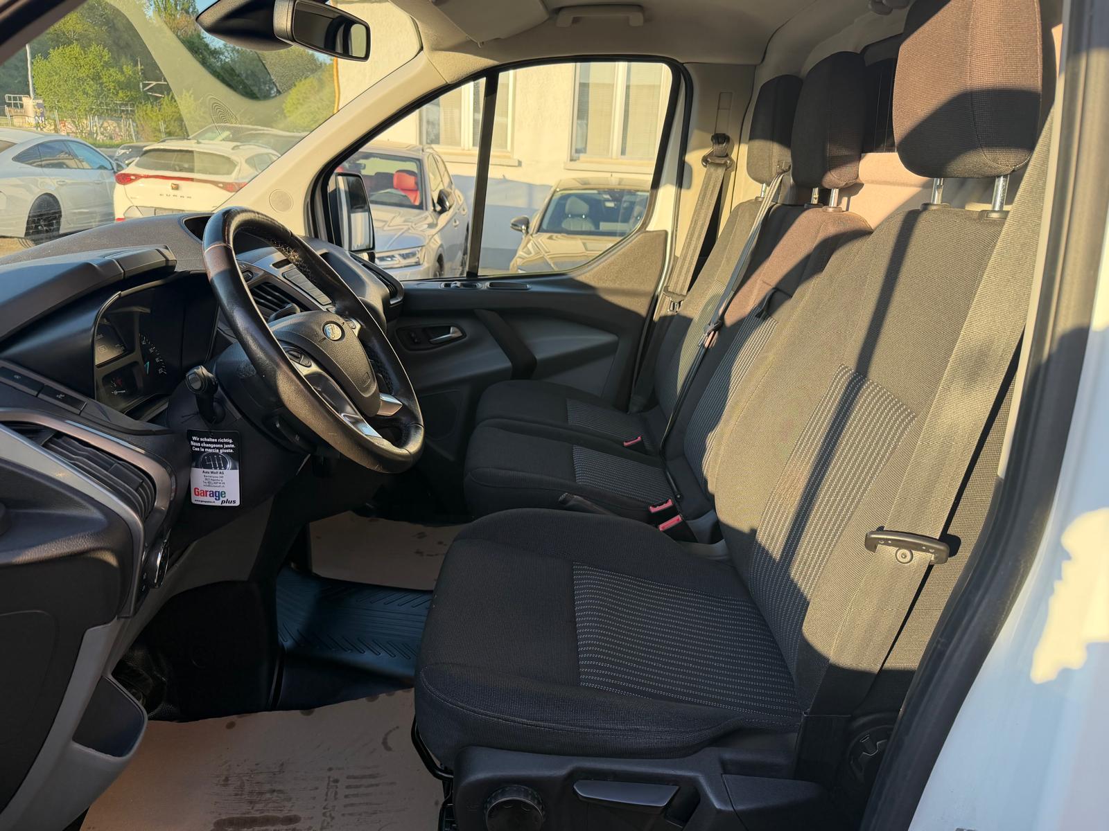 FORD Transit Custom Van 340 L2H1 Trend SelectShift A-image-8