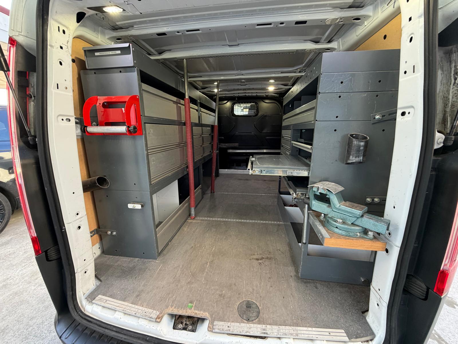 FORD Transit Custom Van 340 L2H1 Trend SelectShift A-image-16