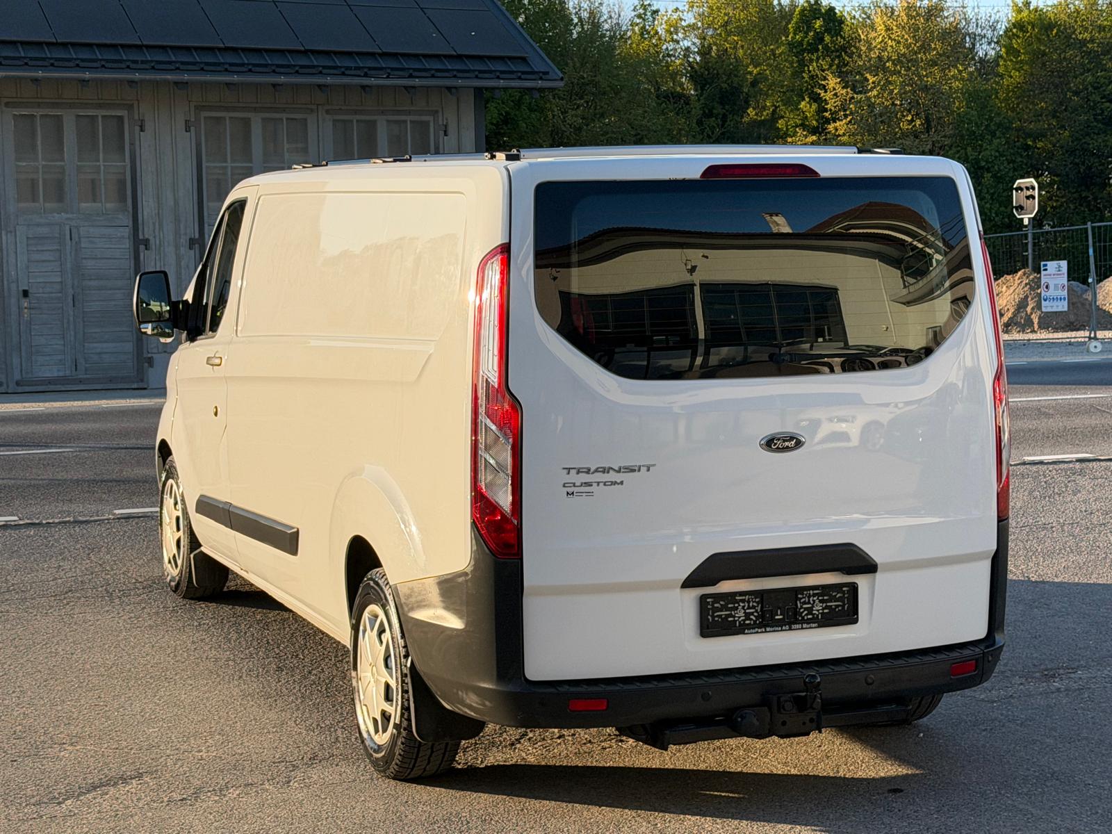 FORD Transit Custom Van 340 L2H1 Trend SelectShift A-image-6