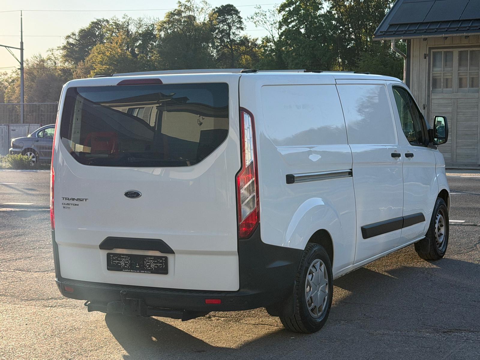 FORD Transit Custom Van 340 L2H1 Trend SelectShift A-image-4