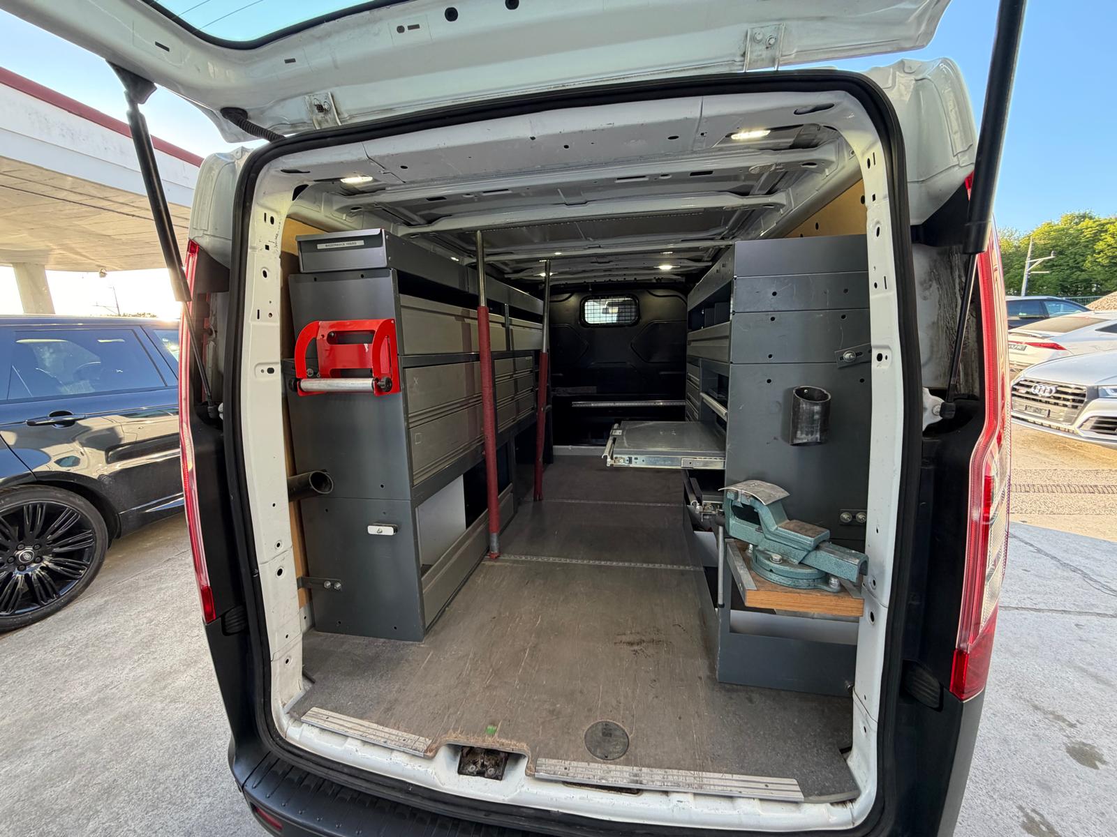 FORD Transit Custom Van 340 L2H1 Trend SelectShift A-image-19