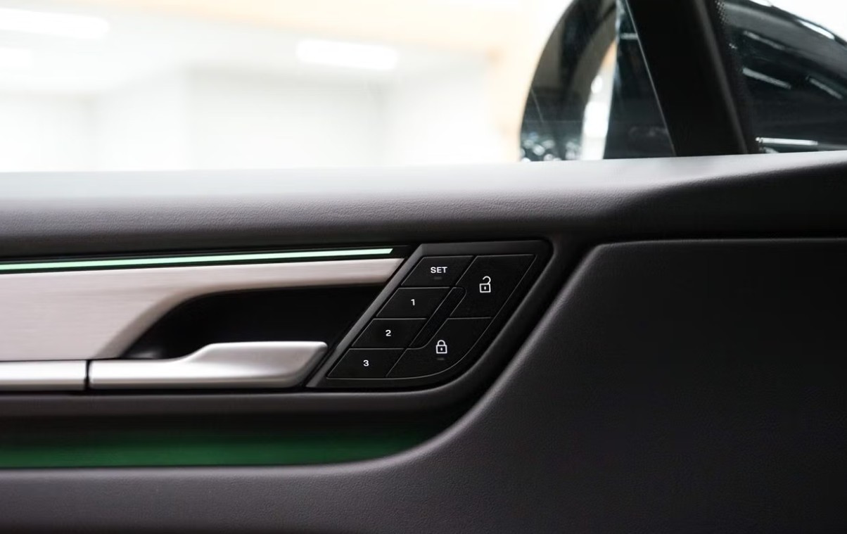 PORSCHE Macan 4 100kWh-image-12