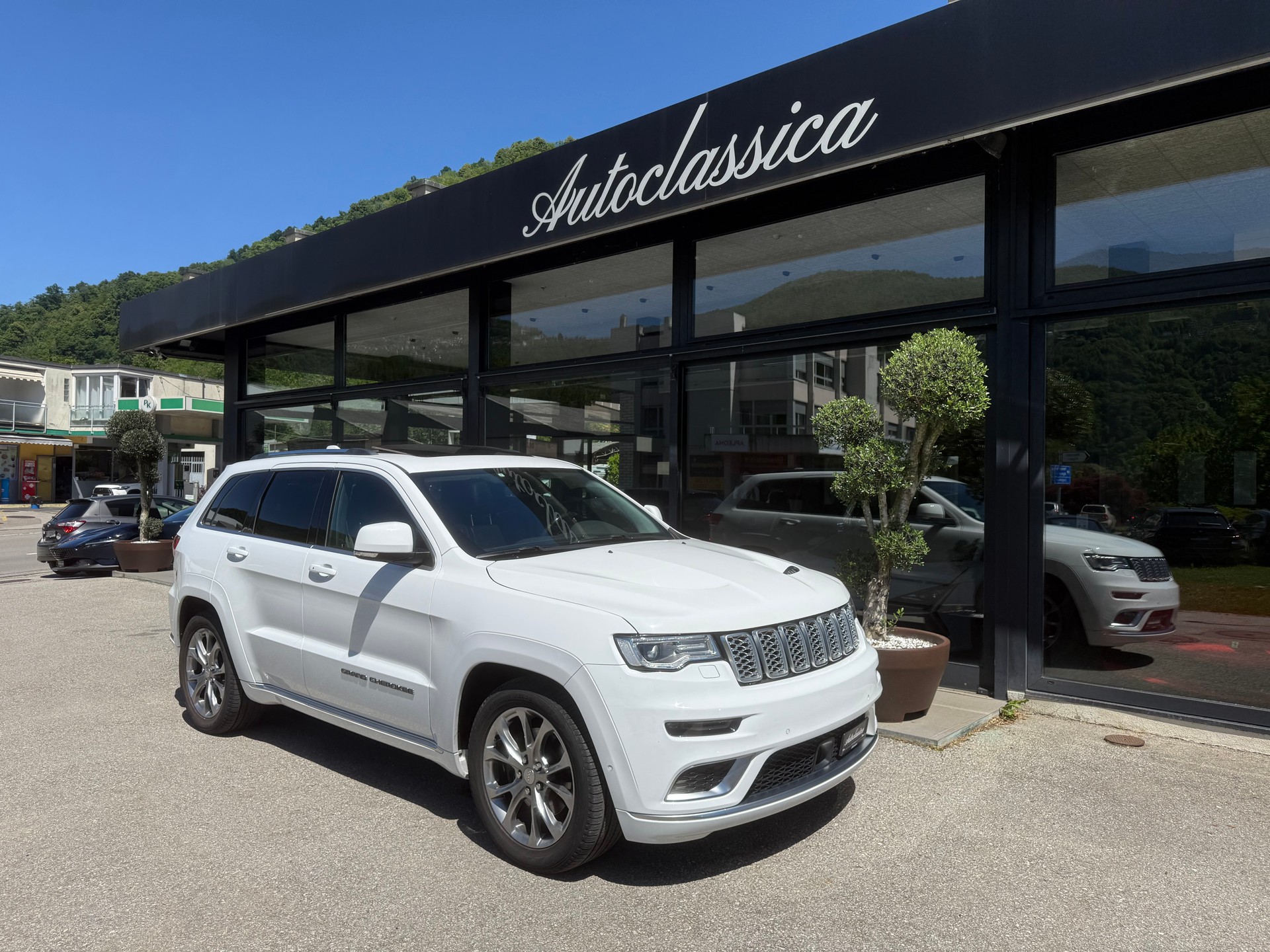 JEEP Grand Cherokee 3.0 CRD Summit Automatic-image-4