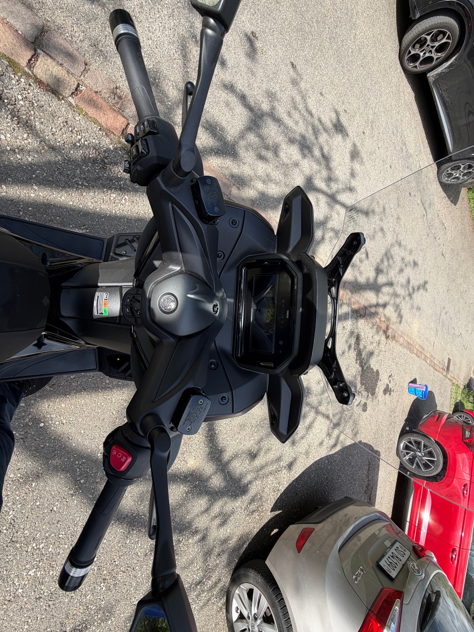 YAMAHA X-Max 300 Tech Max +-image-4