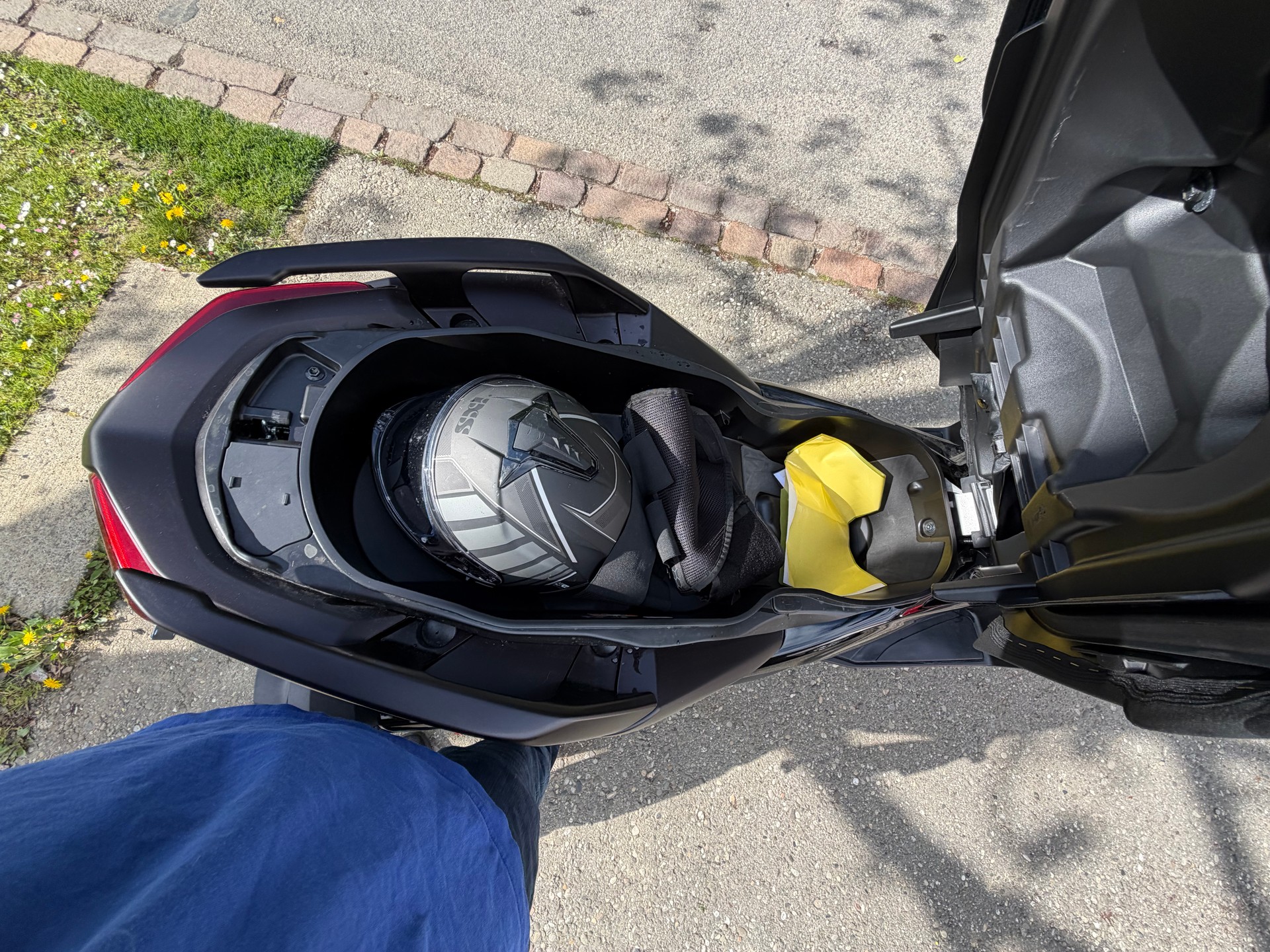 YAMAHA X-Max 300 Tech Max +-image-3