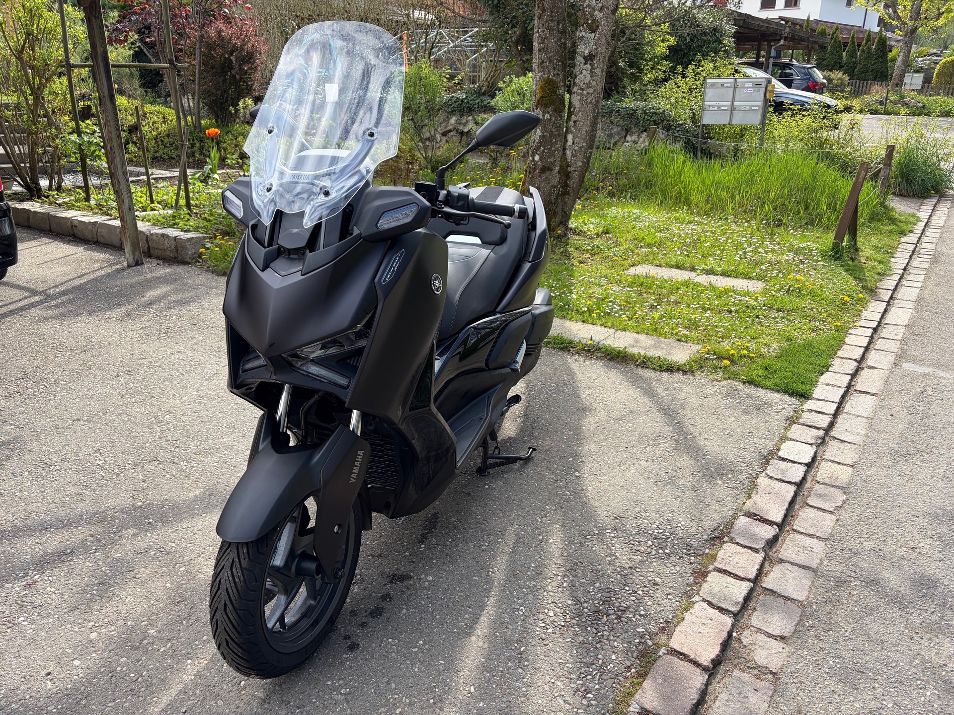 YAMAHA X-Max 300 Tech Max +-image-1