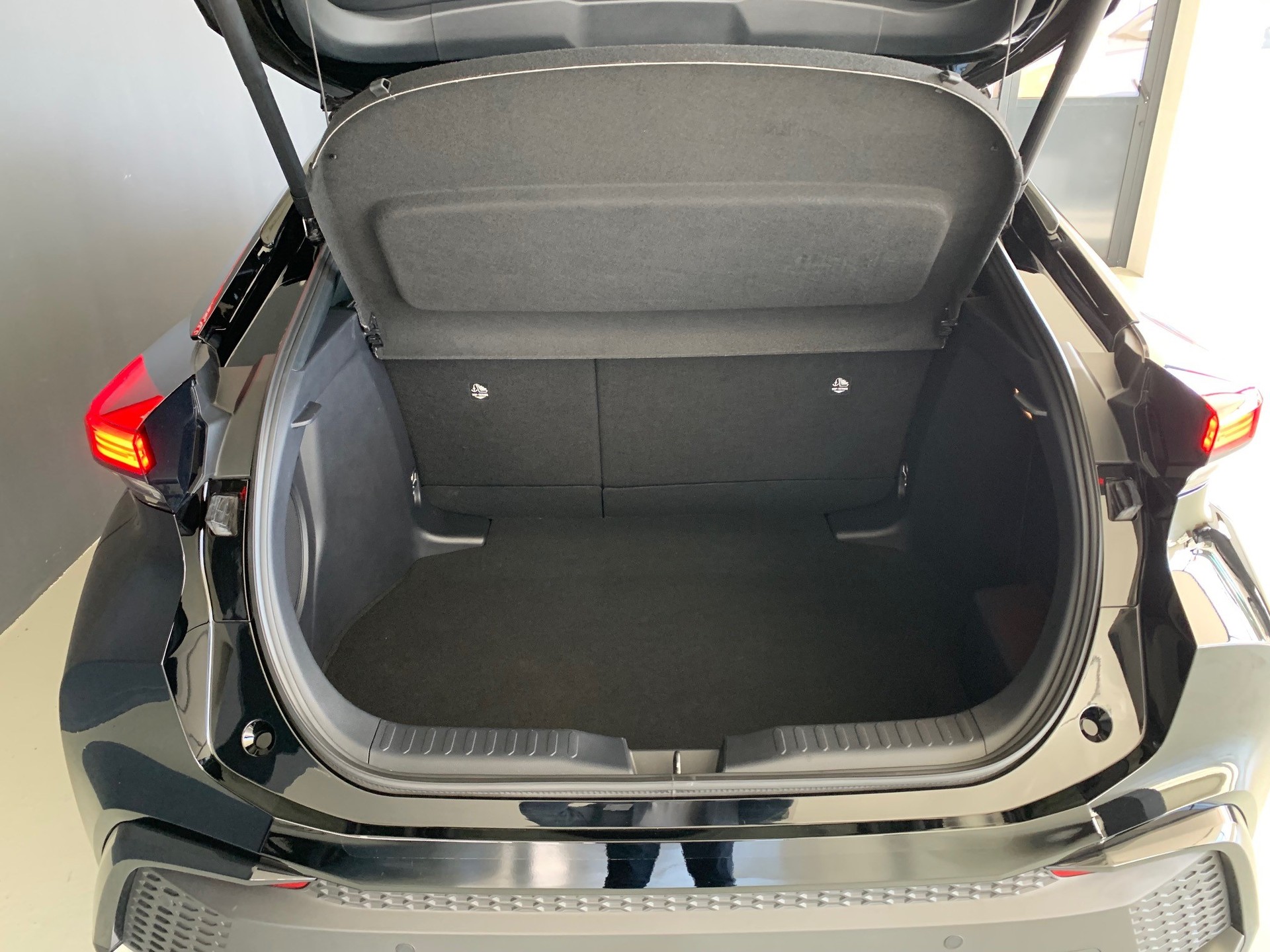 TOYOTA C-HR 2.0 HEV GR Sport Premiere 4x4-image-7