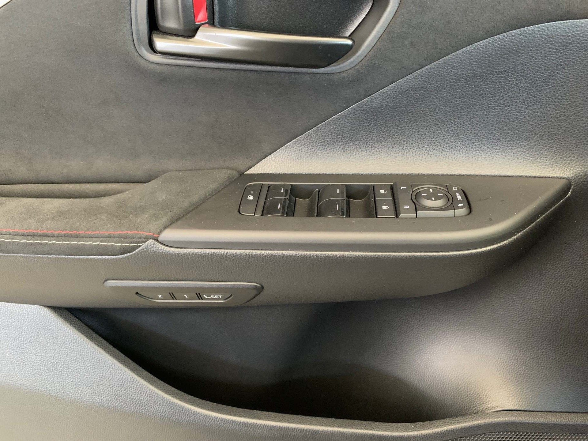 TOYOTA C-HR 2.0 HEV GR Sport Premiere 4x4-image-14