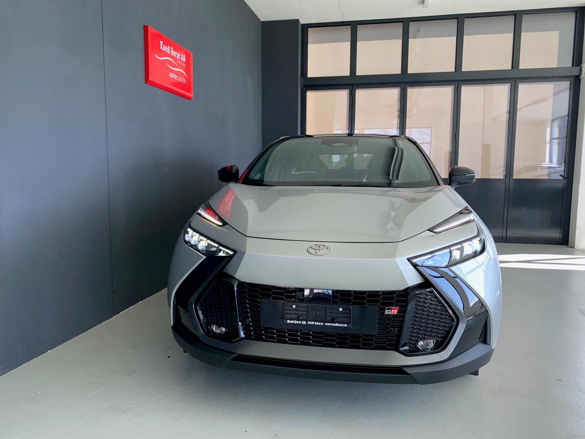 TOYOTA C-HR 2.0 HEV GR Sport Premiere 4x4-showroom-element-2