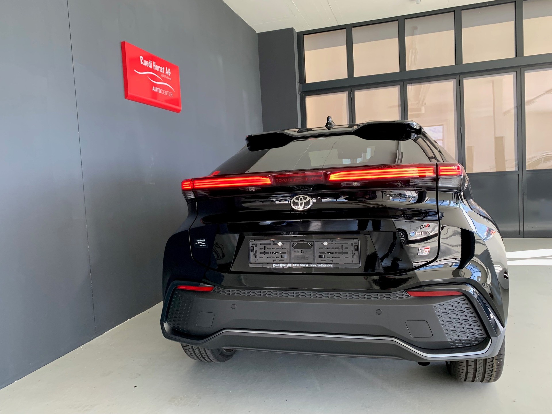 TOYOTA C-HR 2.0 HEV GR Sport Premiere 4x4-image-5