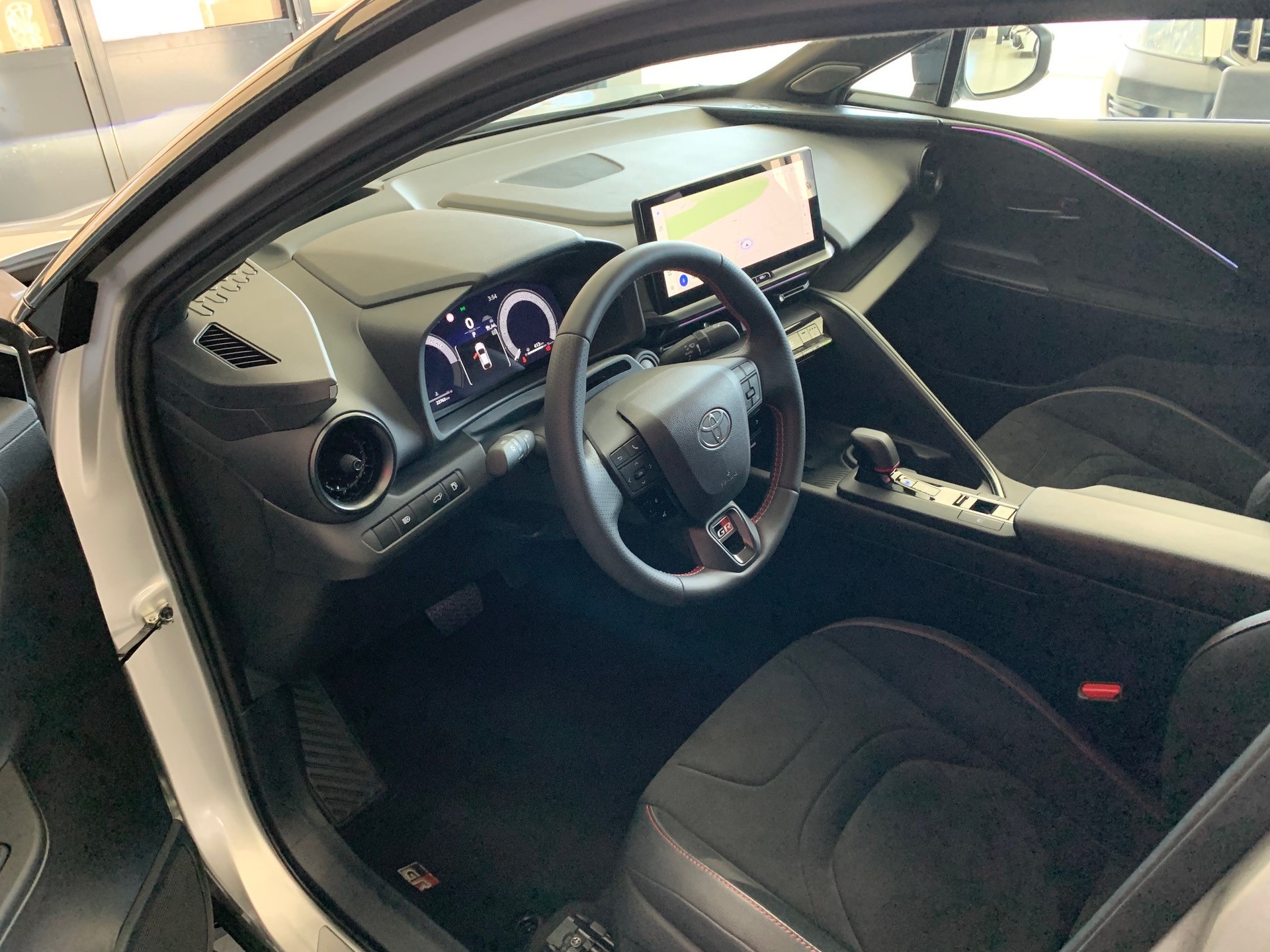 TOYOTA C-HR 2.0 HEV GR Sport Premiere 4x4-image-9
