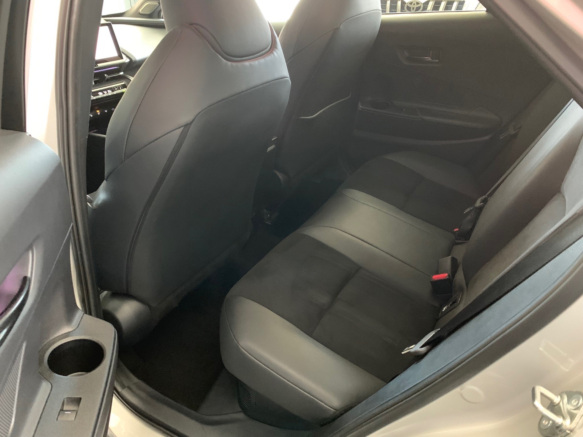 TOYOTA C-HR 2.0 HEV GR Sport Premiere 4x4-image-8
