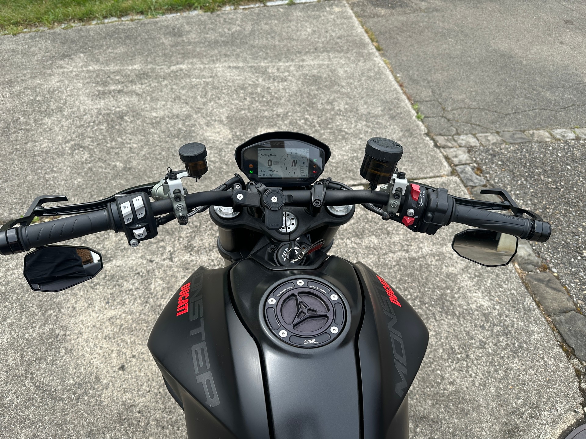 DUCATI Monster + (Drosselbar) Motor 7000Km alt-image-2