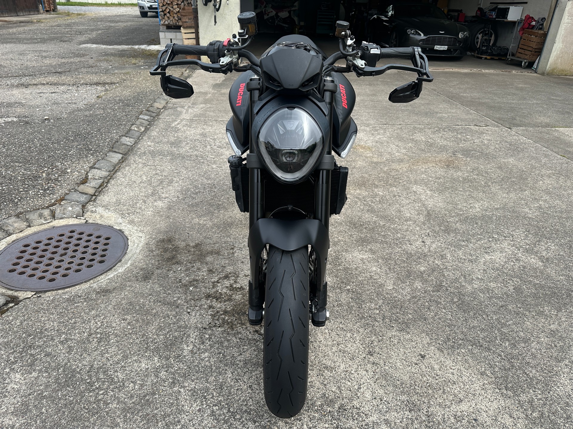 DUCATI Monster + (Drosselbar) Motor 7000Km alt-image-1