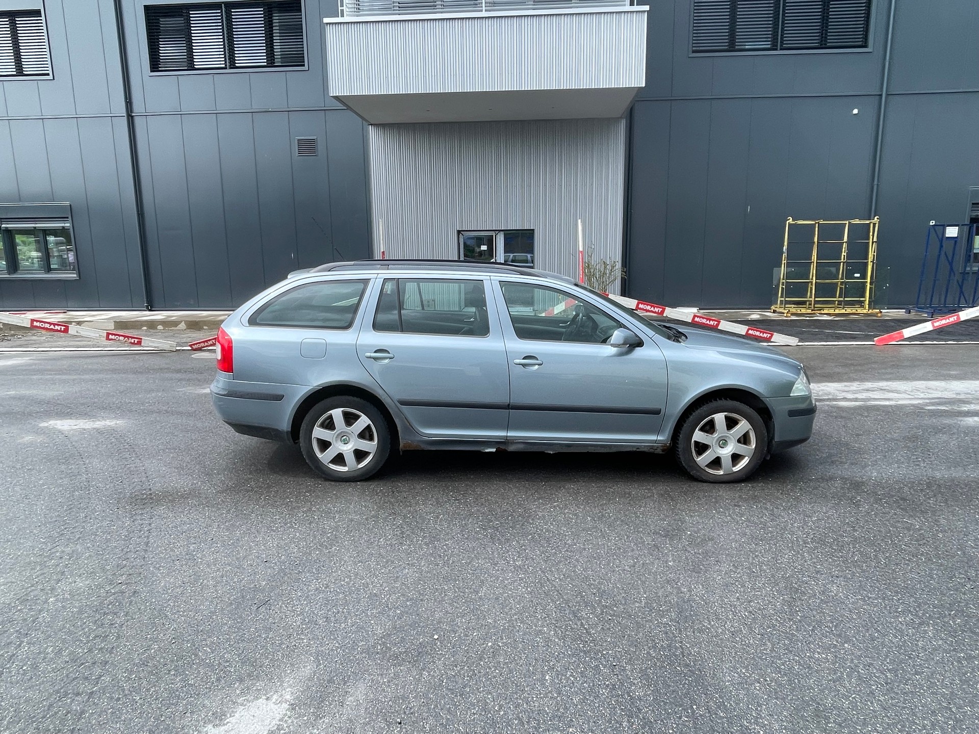 SKODA Octavia 2.0 FSI Adventure 4x4-image-6