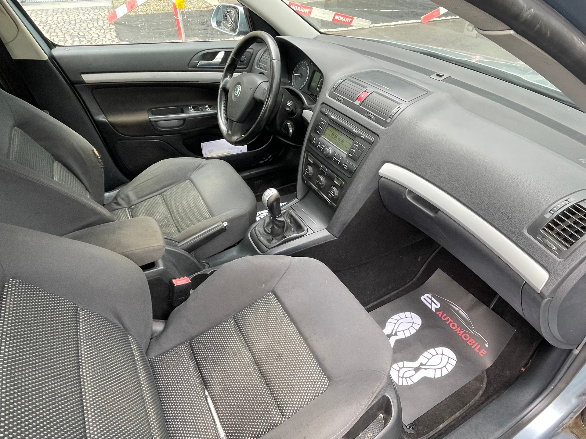 SKODA Octavia 2.0 FSI Adventure 4x4-image-9