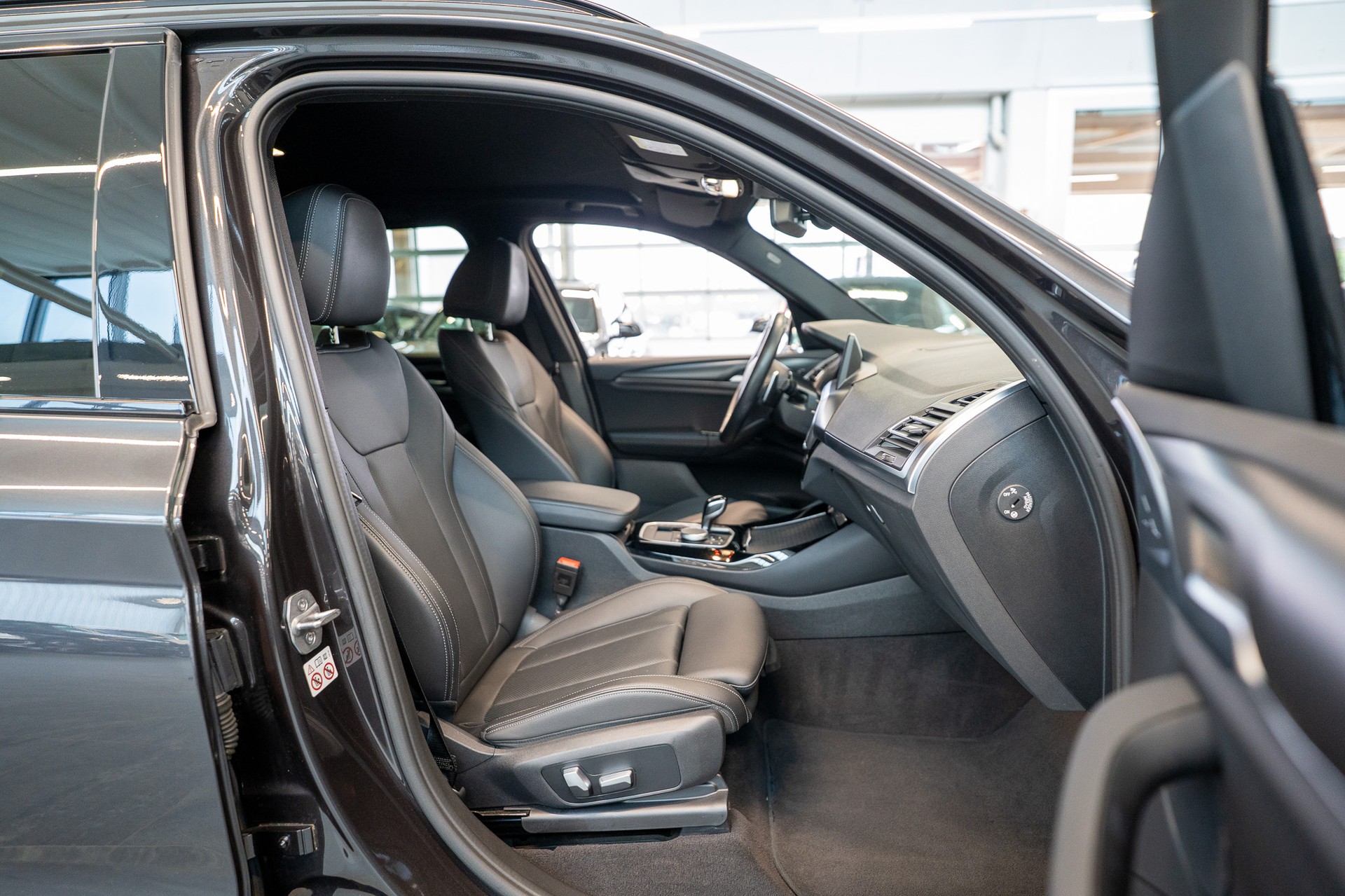 BMW X3 30i xDrive SAG M Sport / CH-Fahrzeug / 360° Kamera / Navi-image-12