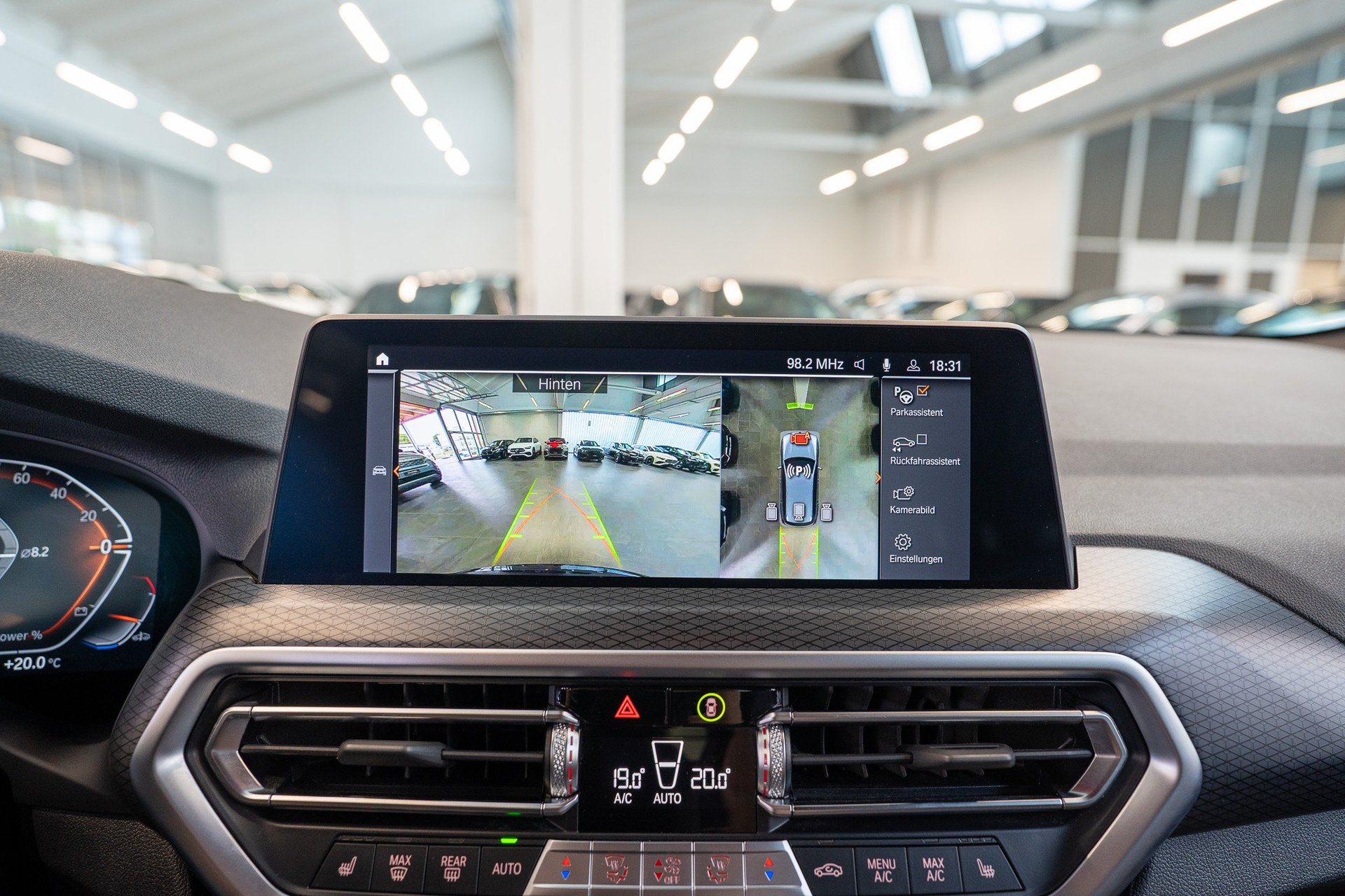 BMW X3 30i xDrive SAG M Sport / CH-Fahrzeug / 360° Kamera / Navi-image-17