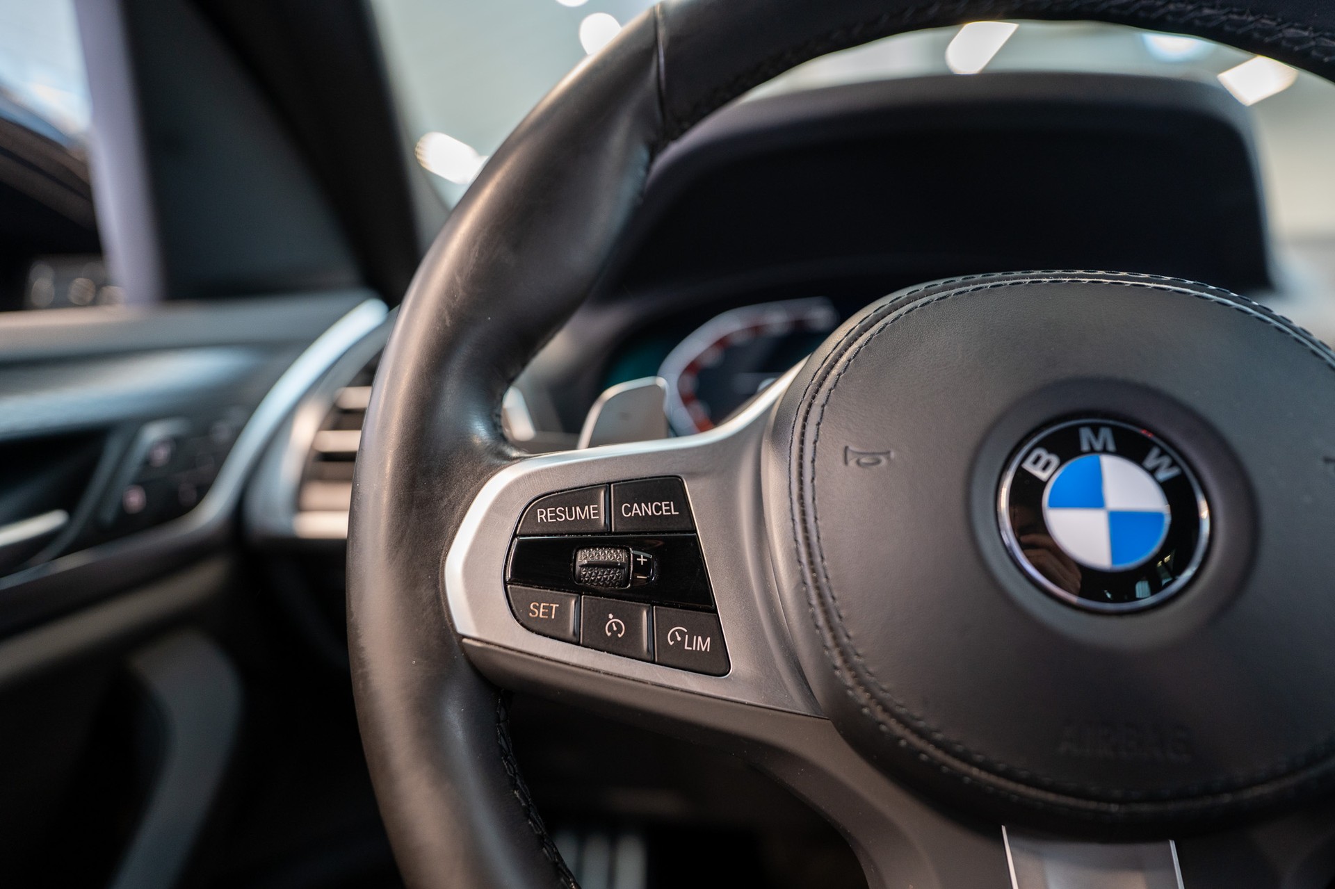 BMW X3 30i xDrive SAG M Sport / CH-Fahrzeug / 360° Kamera / Navi-image-20