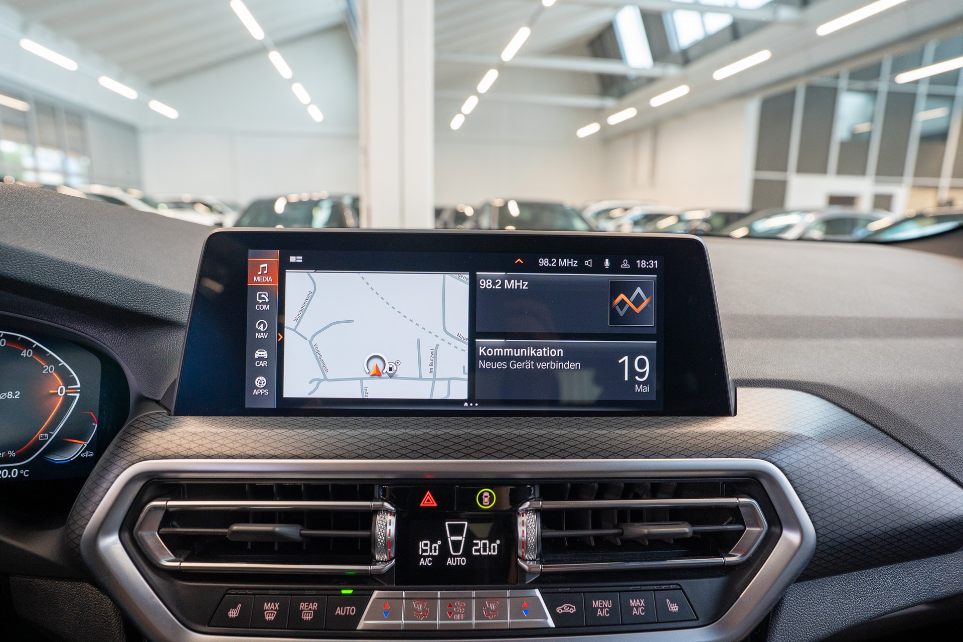 BMW X3 30i xDrive SAG M Sport / CH-Fahrzeug / 360° Kamera / Navi-image-16