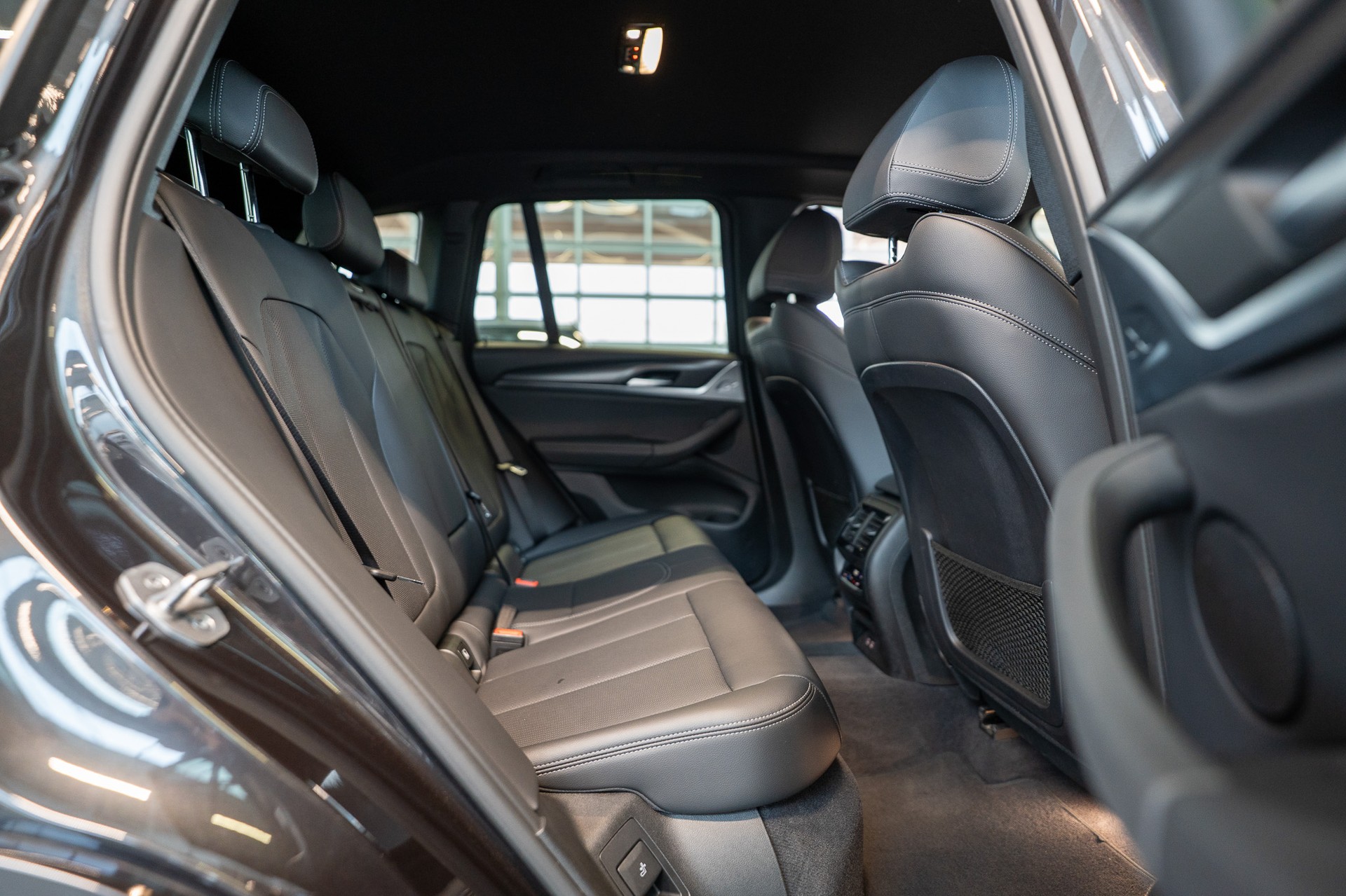 BMW X3 30i xDrive SAG M Sport / CH-Fahrzeug / 360° Kamera / Navi-image-11