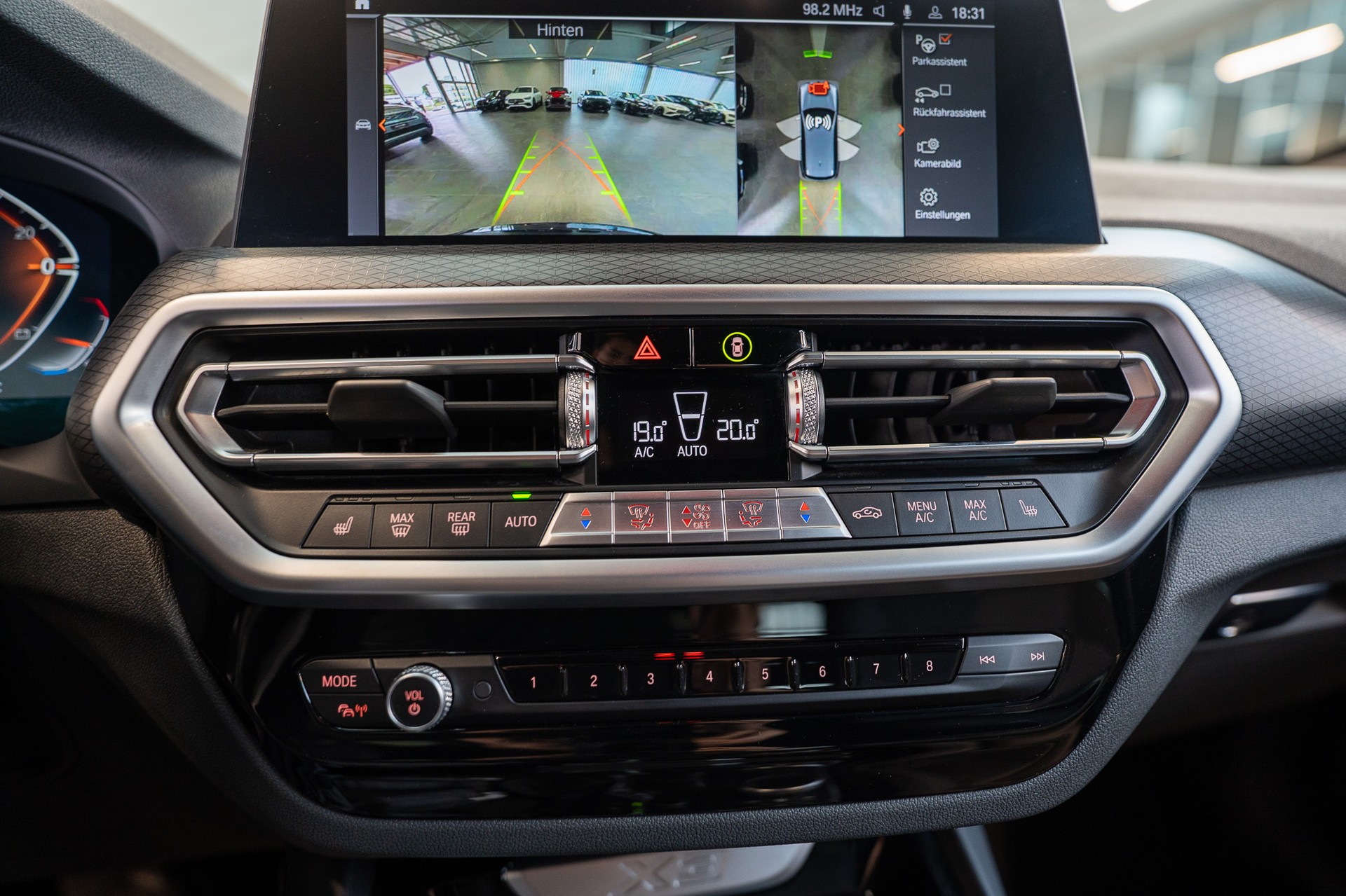 BMW X3 30i xDrive SAG M Sport / CH-Fahrzeug / 360° Kamera / Navi-image-18
