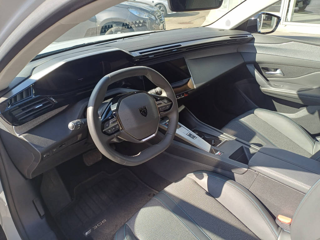 PEUGEOT 308 SW e-Allure-image-4
