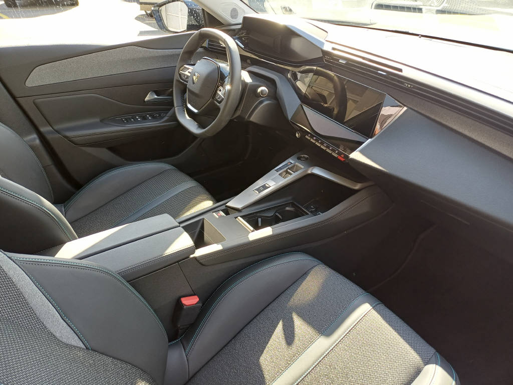 PEUGEOT 308 SW e-Allure-image-5