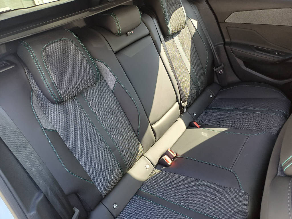 PEUGEOT 308 SW e-Allure-image-6