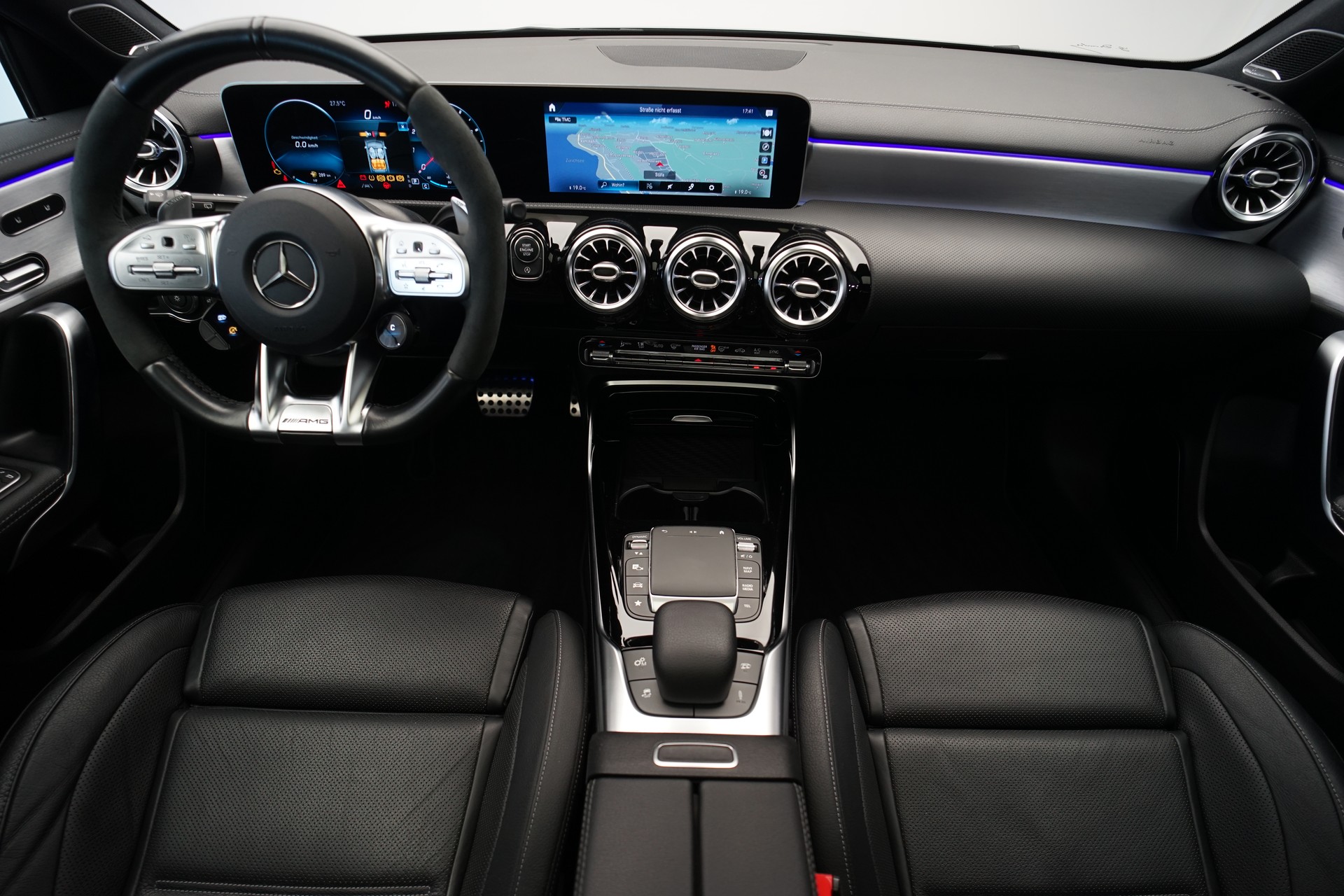 MERCEDES-BENZ A 45 S AMG 4Matic+ Speedshift *CH-Fahrzeug* *Pano* *Performance Sitze*-image-12