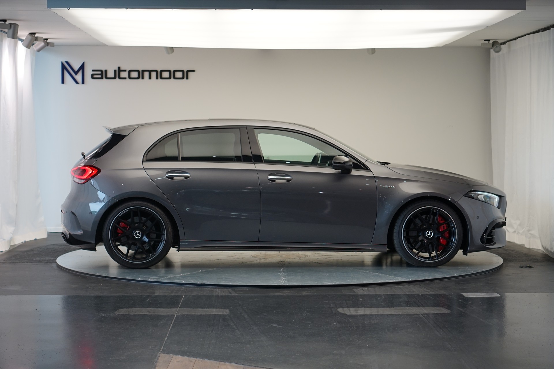 MERCEDES-BENZ A 45 S AMG 4Matic+ Speedshift *CH-Fahrzeug* *Pano* *Performance Sitze*-image-3