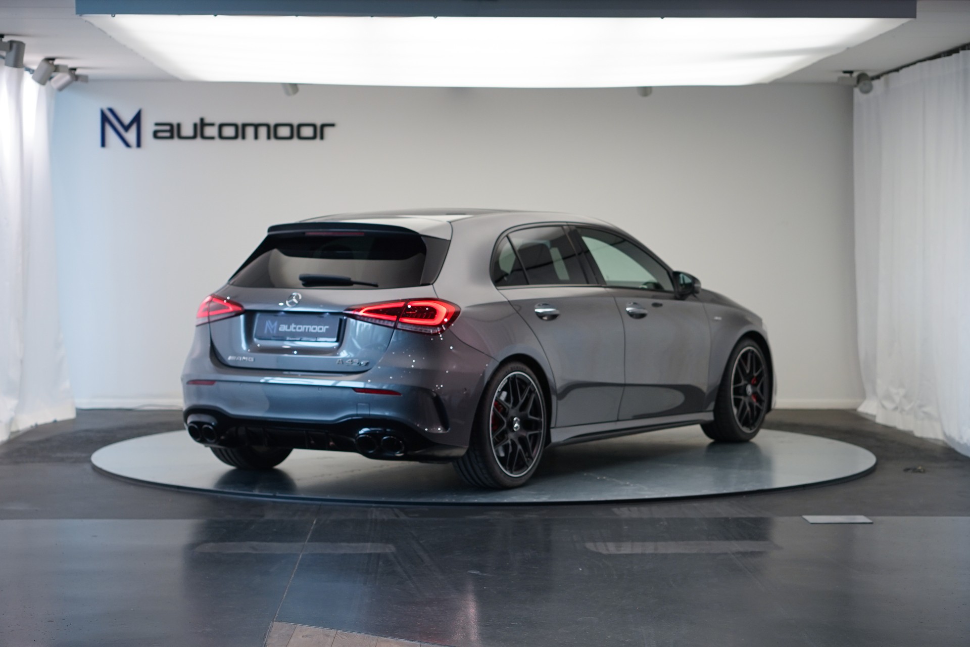 MERCEDES-BENZ A 45 S AMG 4Matic+ Speedshift *CH-Fahrzeug* *Pano* *Performance Sitze*-image-4