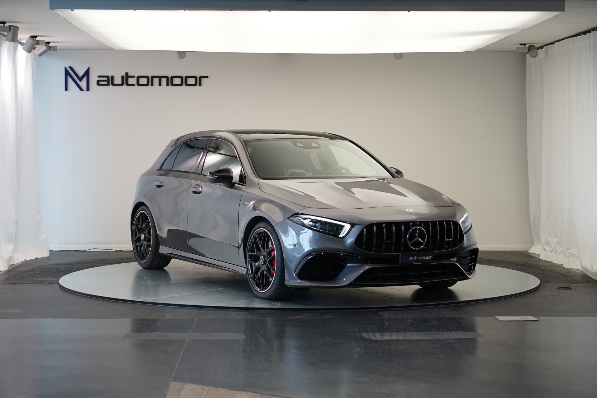 MERCEDES-BENZ A 45 S AMG 4Matic+ Speedshift *CH-Fahrzeug* *Pano* *Performance Sitze*-image-2
