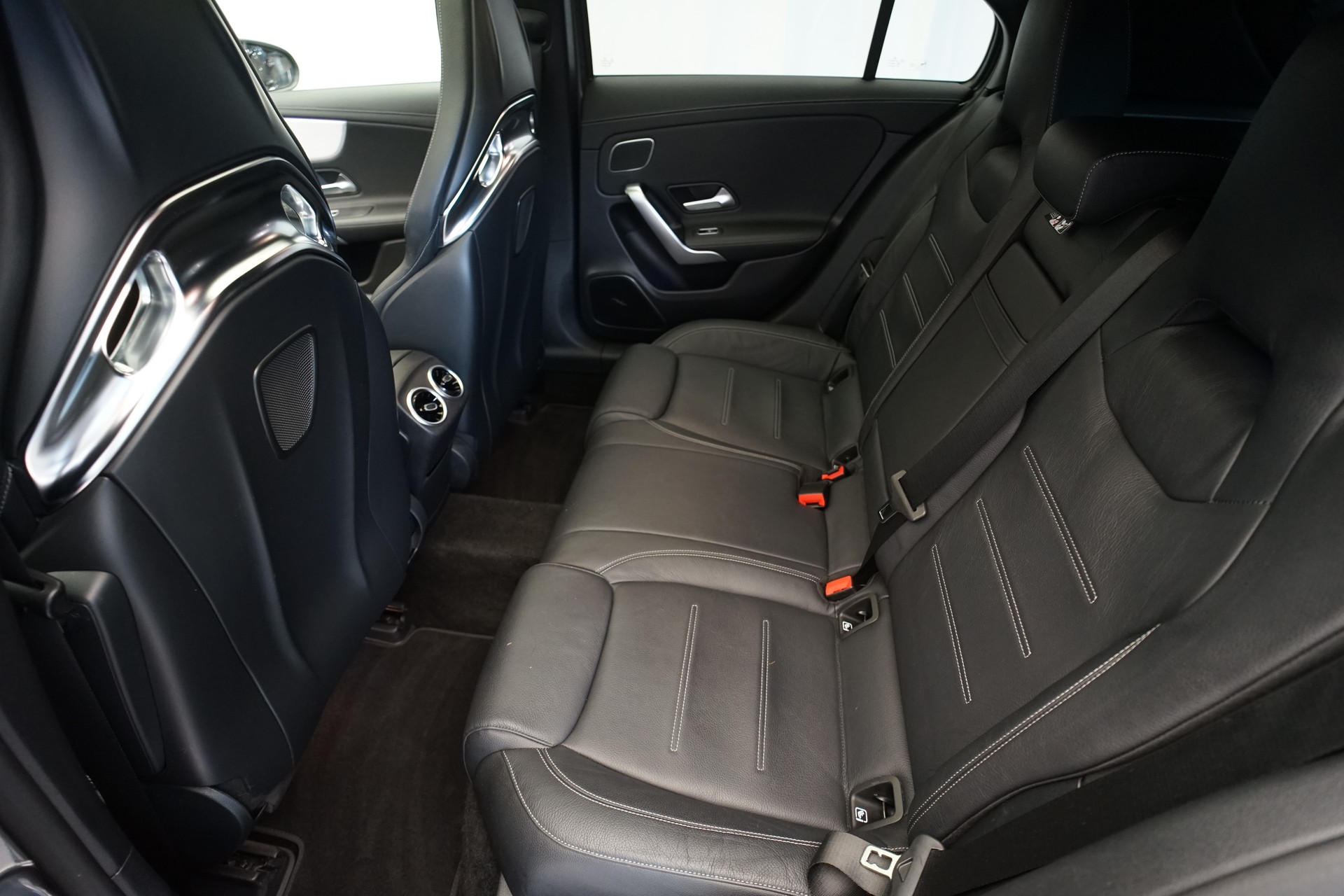 MERCEDES-BENZ A 45 S AMG 4Matic+ Speedshift *CH-Fahrzeug* *Pano* *Performance Sitze*-image-19